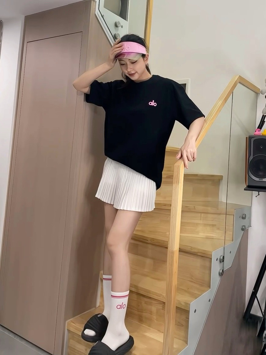 配包装🌟【一盒3双】 🌟 alo 经典字母logo 纯棉中筒袜 ，ins超火爆小腿短袜，纯棉面料，潮人必