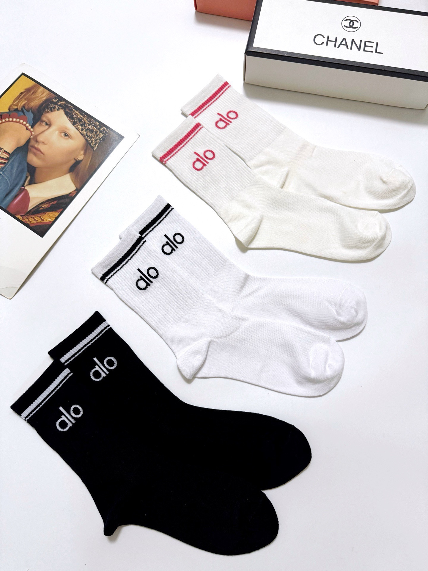 配包装🌟【一盒3双】 🌟 alo 经典字母logo 纯棉中筒袜 ，ins超火爆小腿短袜，纯棉面料，潮人必