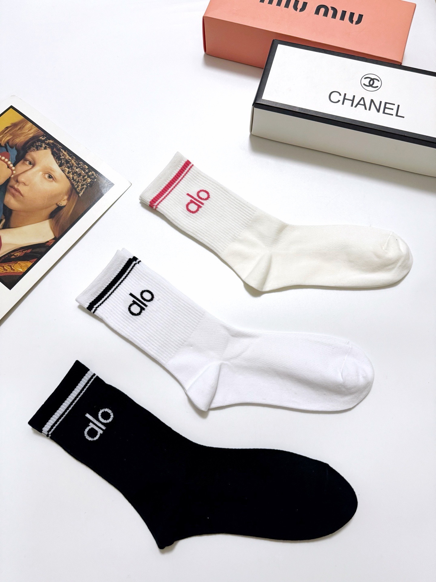 配包装🌟【一盒3双】 🌟 alo 经典字母logo 纯棉中筒袜 ，ins超火爆小腿短袜，纯棉面料，潮人必