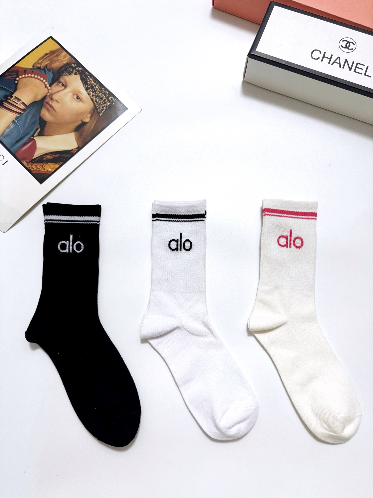 配包装🌟【一盒3双】 🌟 alo 经典字母logo 纯棉中筒袜 ，ins超火爆小腿短袜，纯棉面料，潮人必