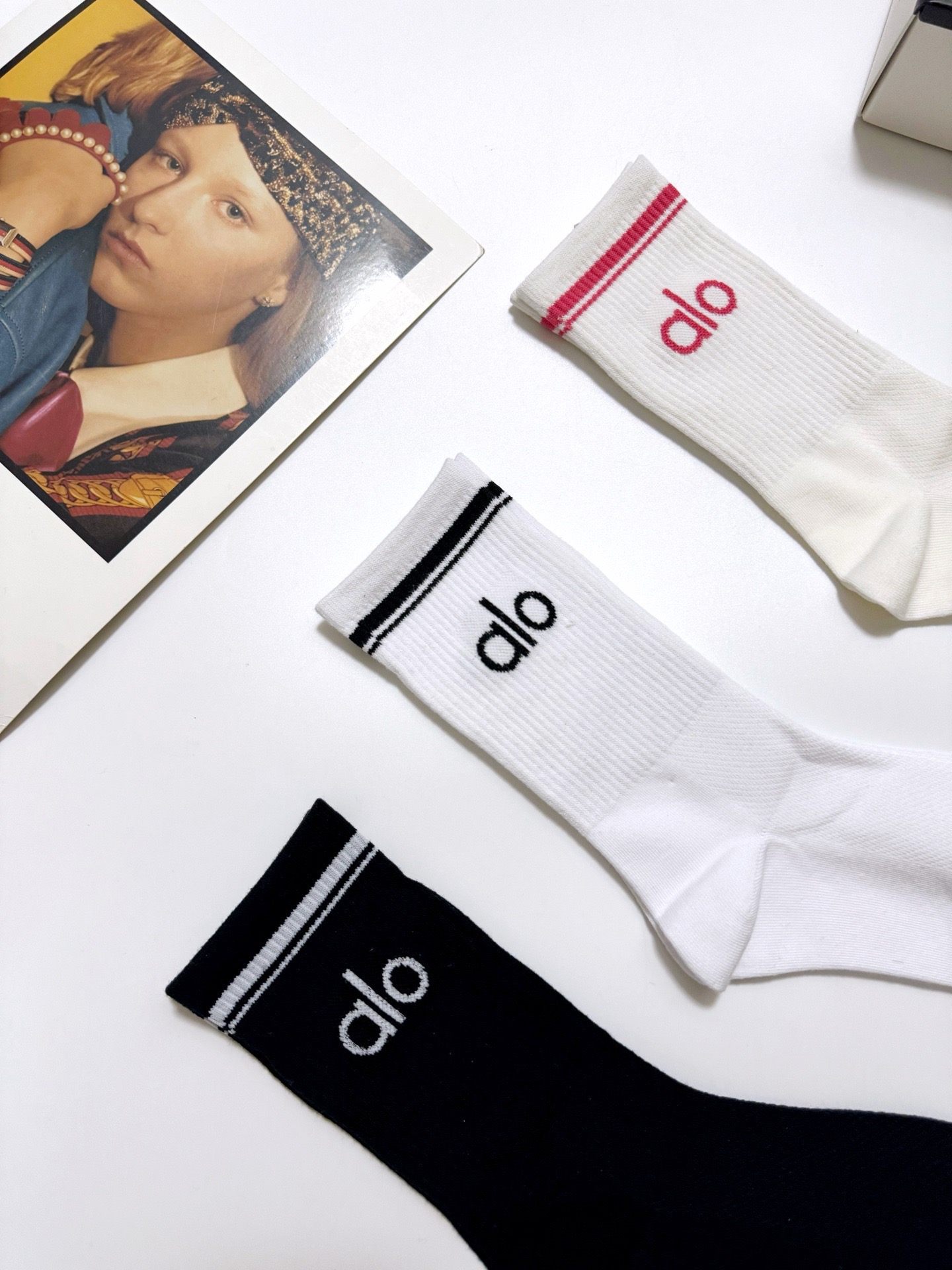 配包装🌟【一盒3双】 🌟 alo 经典字母logo 纯棉中筒袜 ，ins超火爆小腿短袜，纯棉面料，潮人必