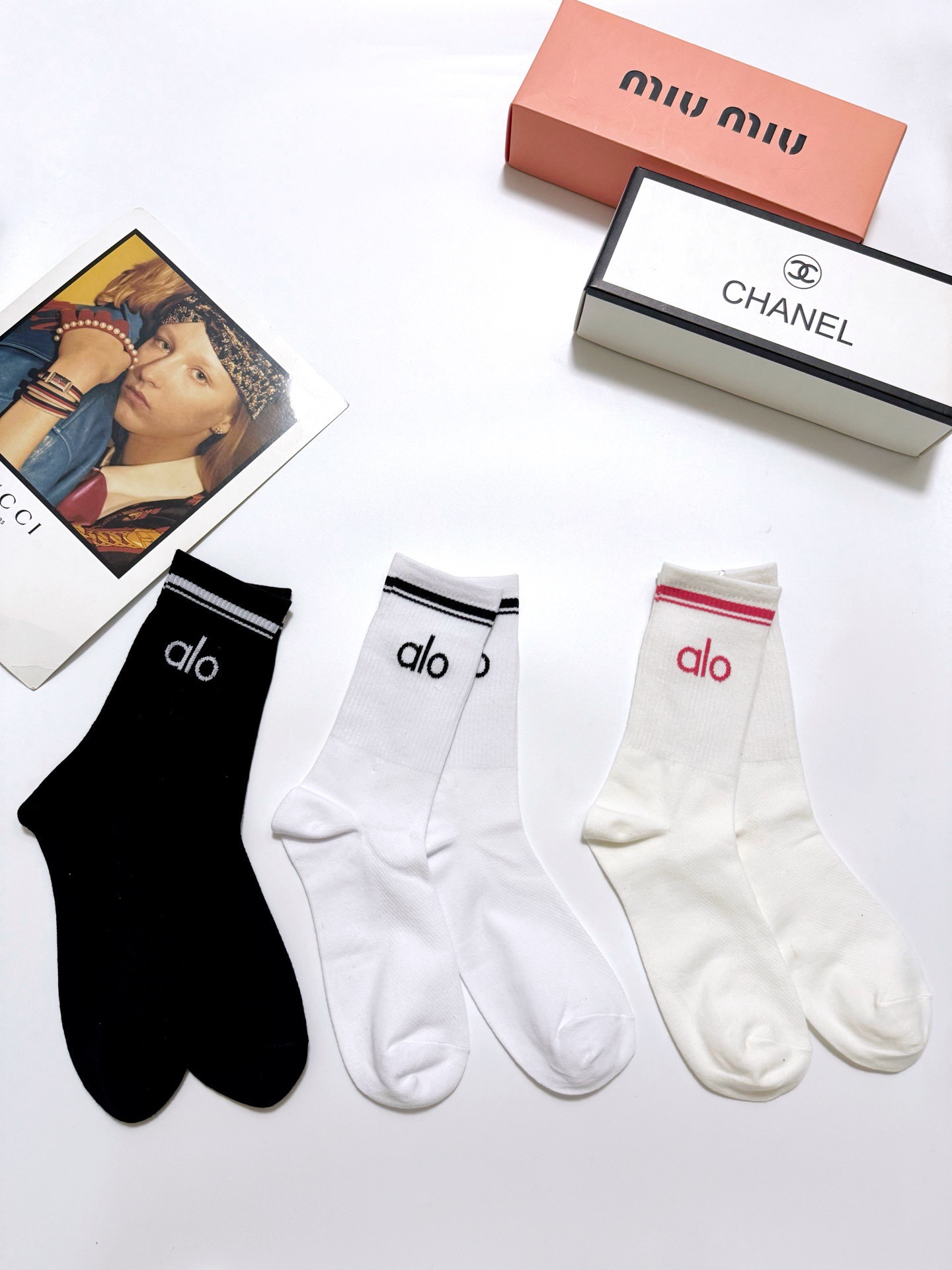 配包装🌟【一盒3双】 🌟 alo 经典字母logo 纯棉中筒袜 ，ins超火爆小腿短袜，纯棉面料，潮人必