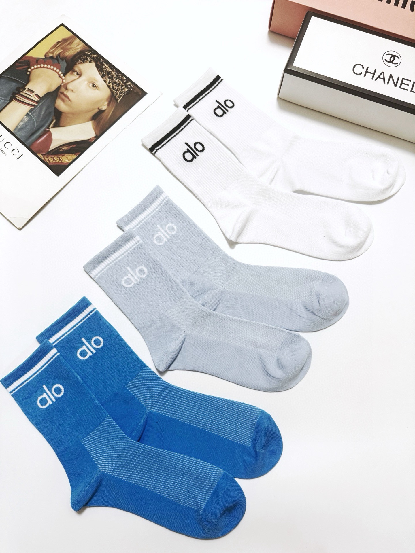 配包装🌟【一盒3双】 🌟 alo 经典字母logo 纯棉中筒袜 ，ins超火爆小腿短袜，纯棉面料，潮人必