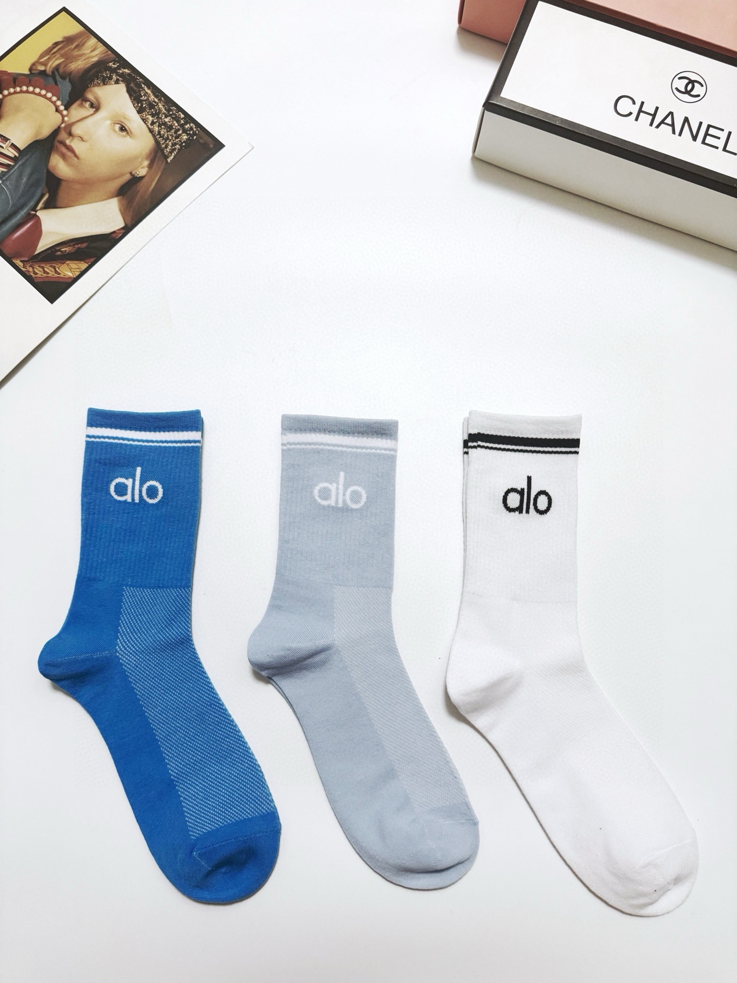 配包装🌟【一盒3双】 🌟 alo 经典字母logo 纯棉中筒袜 ，ins超火爆小腿短袜，纯棉面料，潮人必
