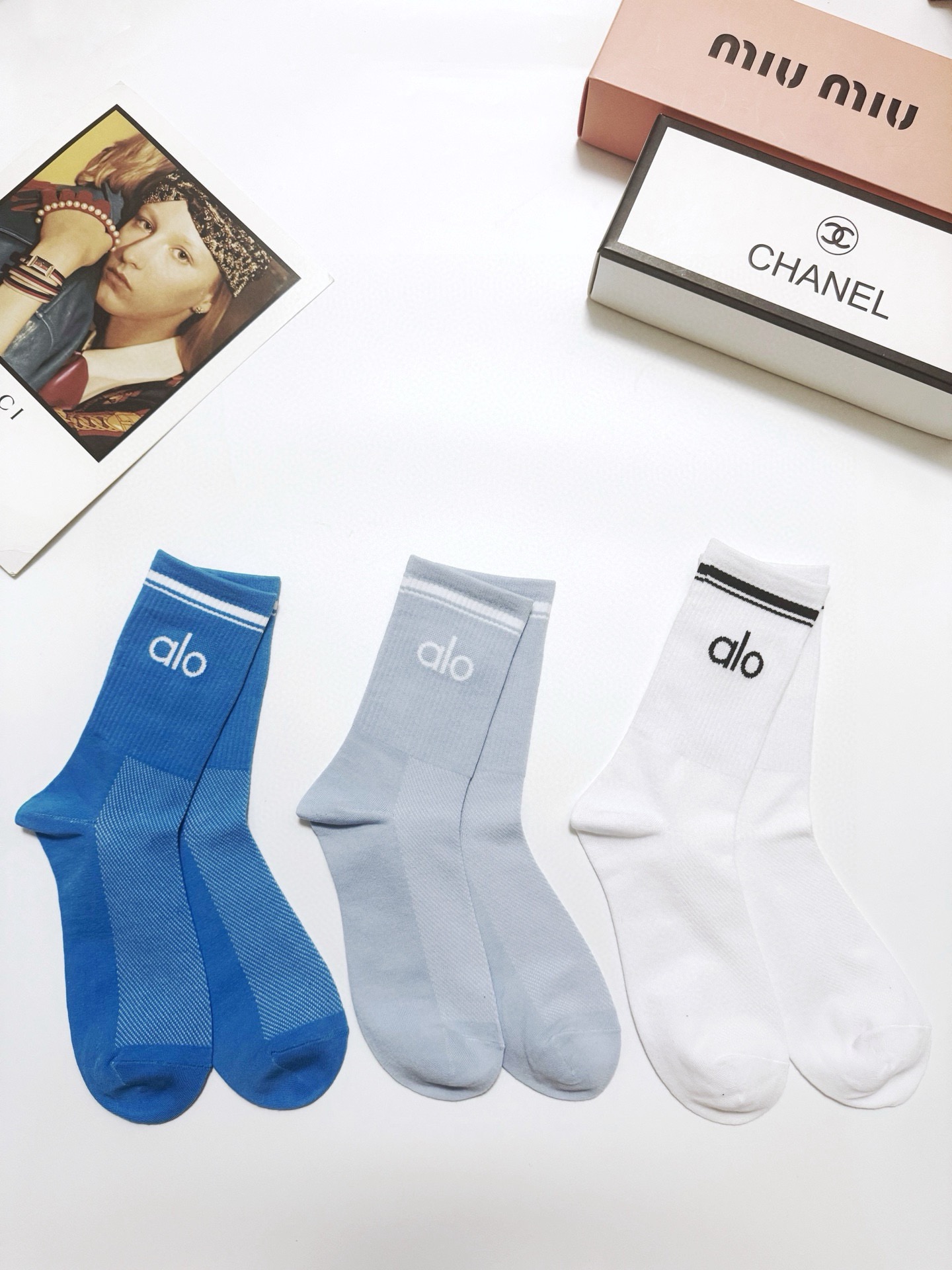 配包装🌟【一盒3双】 🌟 alo 经典字母logo 纯棉中筒袜 ，ins超火爆小腿短袜，纯棉面料，潮人必