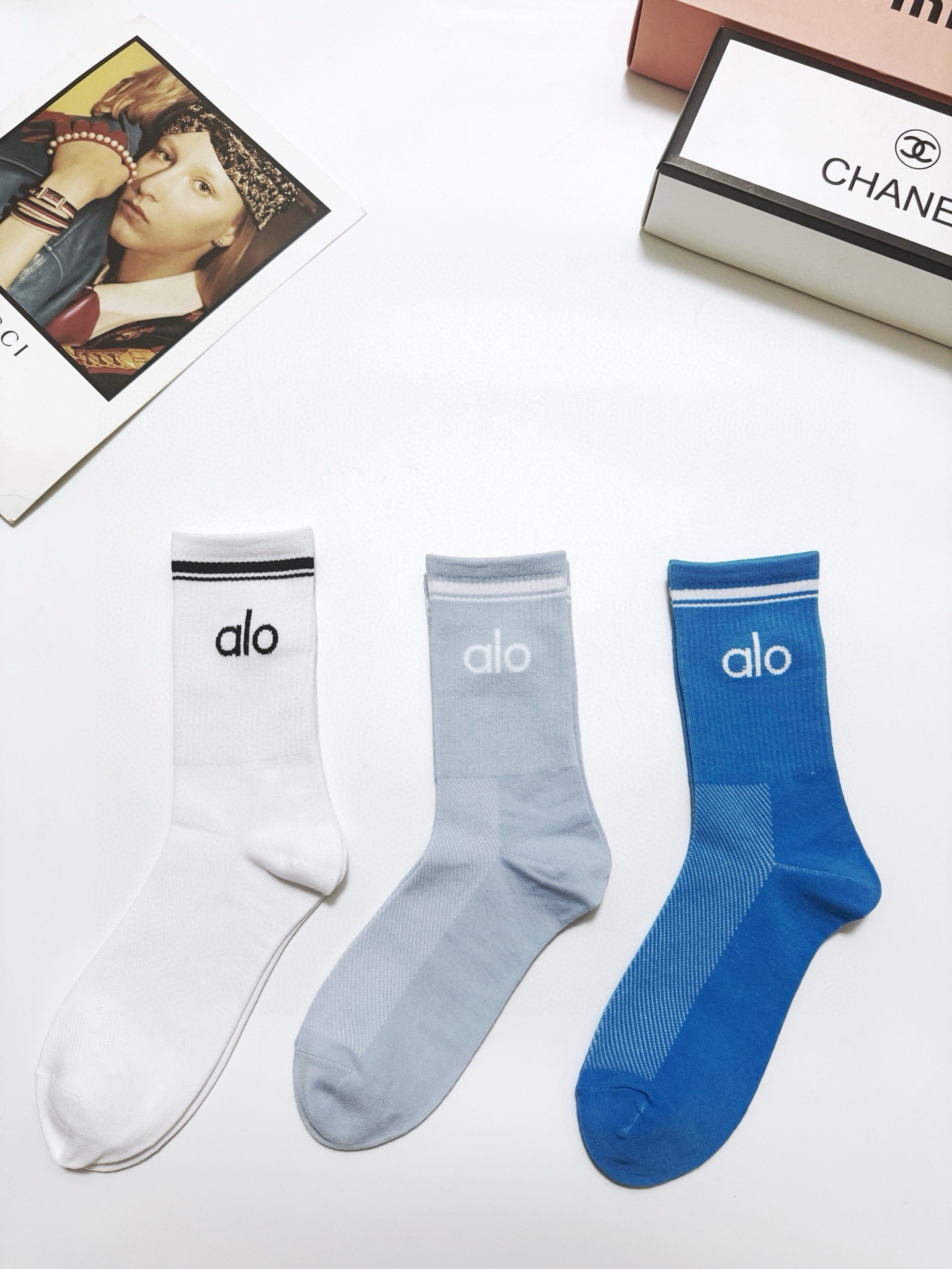 配包装🌟【一盒3双】 🌟 alo 经典字母logo 纯棉中筒袜 ，ins超火爆小腿短袜，纯棉面料，潮人必