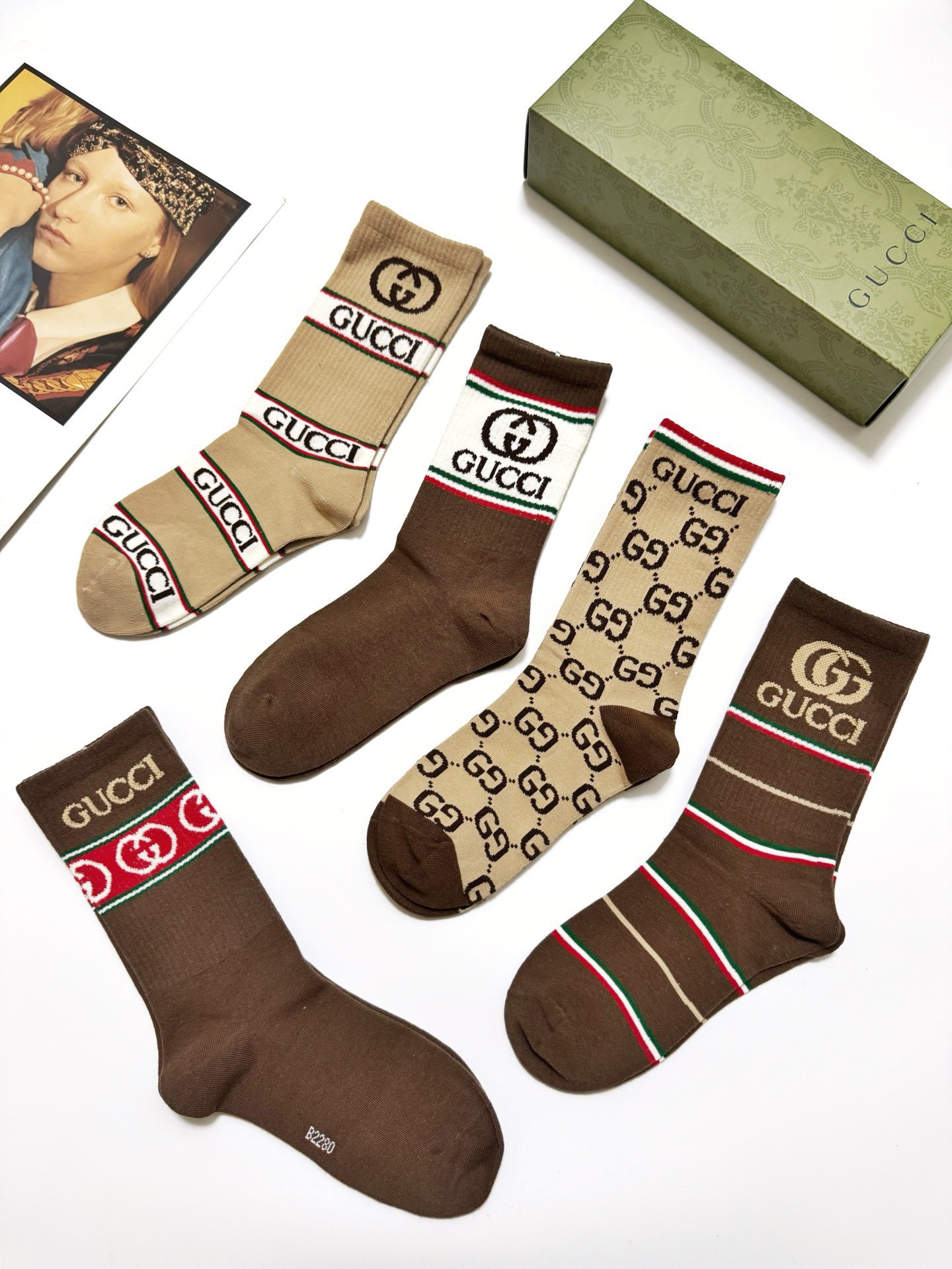 配包装🌟【一盒5 双】 🌟Gucci 古琦 经典字母logo 纯棉中筒袜 ，ins超火爆配色 ，纯棉面料