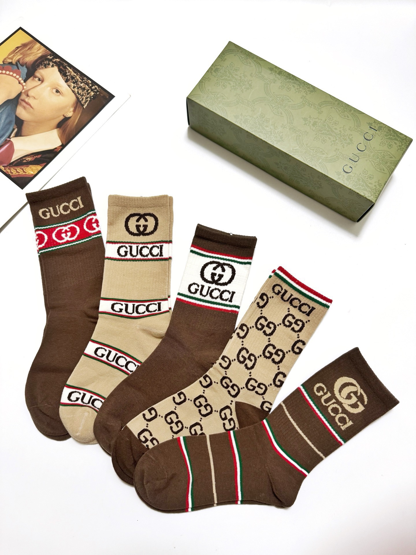 配包装🌟【一盒5 双】 🌟Gucci 古琦 经典字母logo 纯棉中筒袜 ，ins超火爆配色 ，纯棉面料