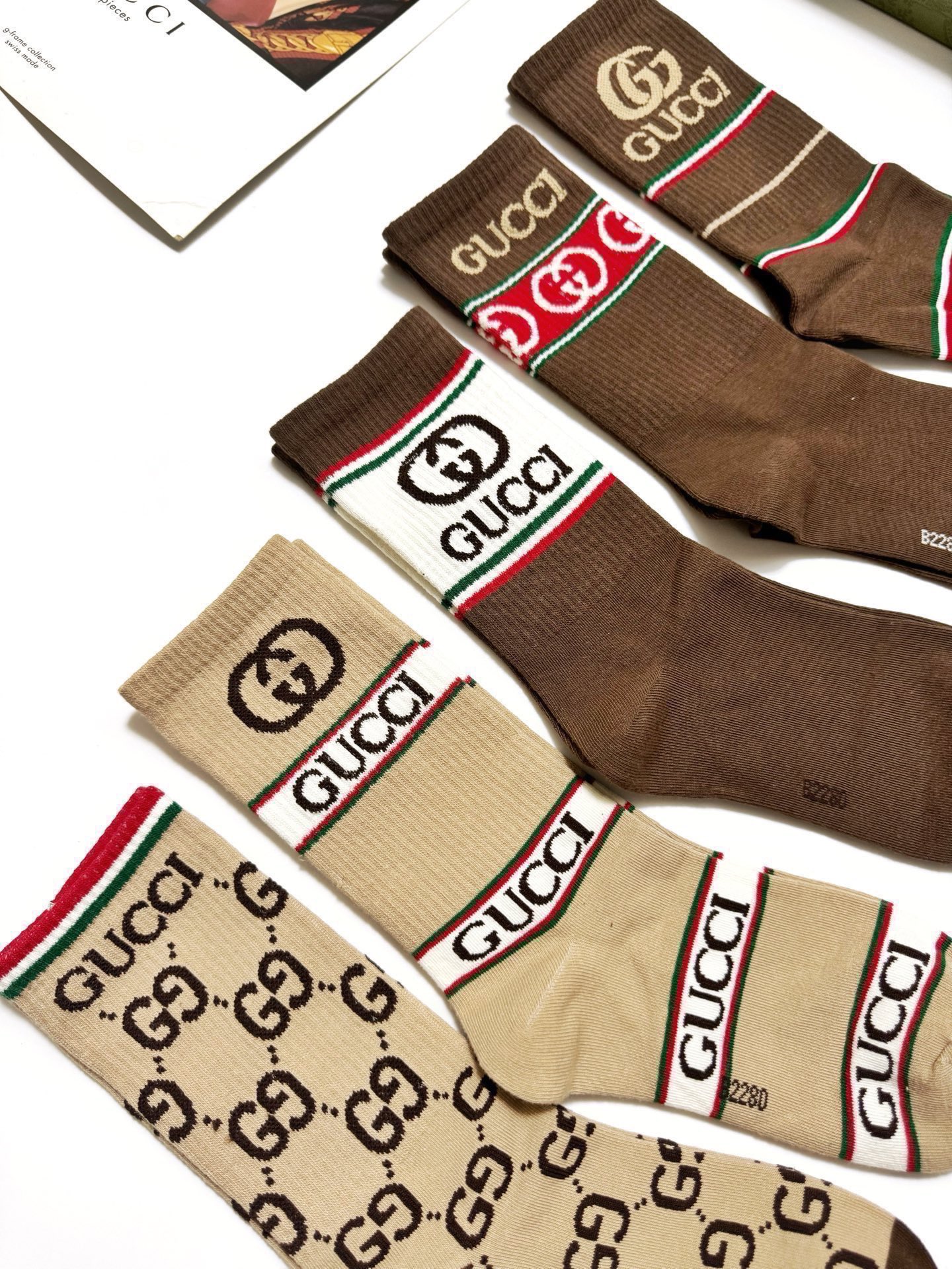 配包装🌟【一盒5 双】 🌟Gucci 古琦 经典字母logo 纯棉中筒袜 ，ins超火爆配色 ，纯棉面料