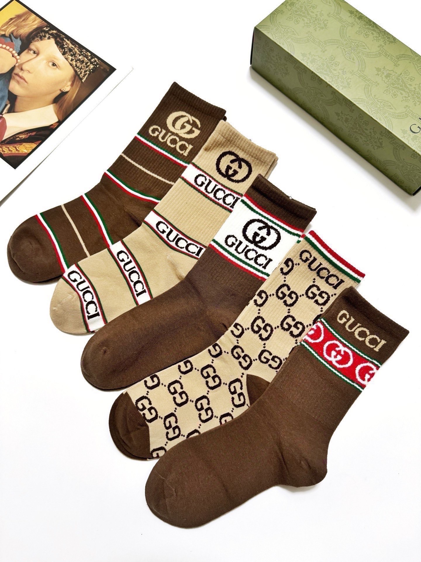 配包装🌟【一盒5 双】 🌟Gucci 古琦 经典字母logo 纯棉中筒袜 ，ins超火爆配色 ，纯棉面料