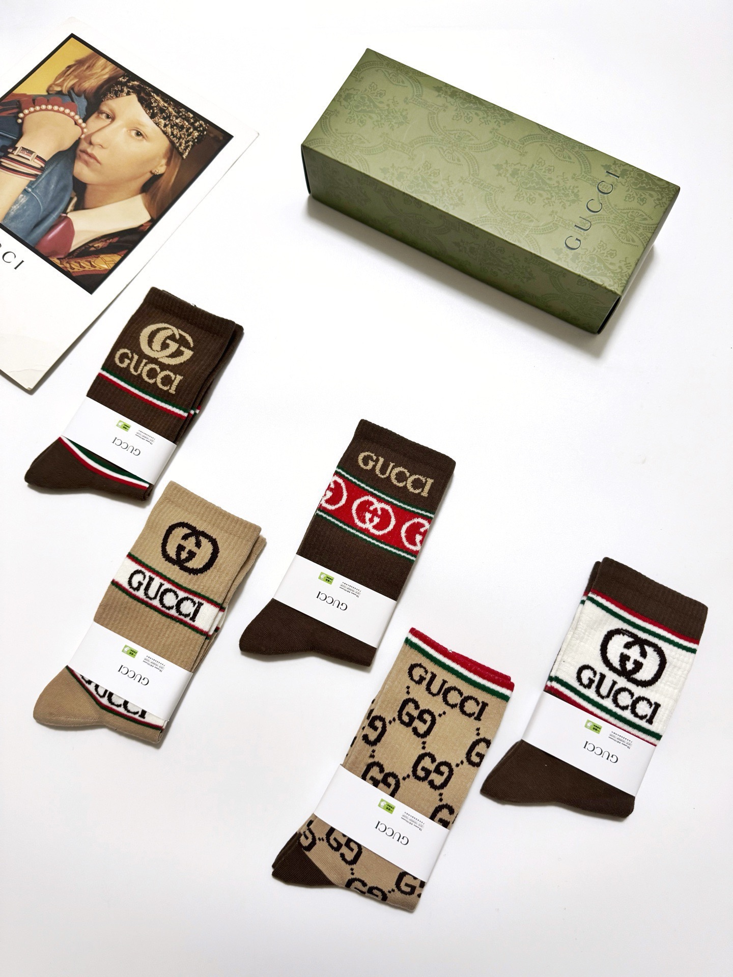 配包装🌟【一盒5 双】 🌟Gucci 古琦 经典字母logo 纯棉中筒袜 ，ins超火爆配色 ，纯棉面料