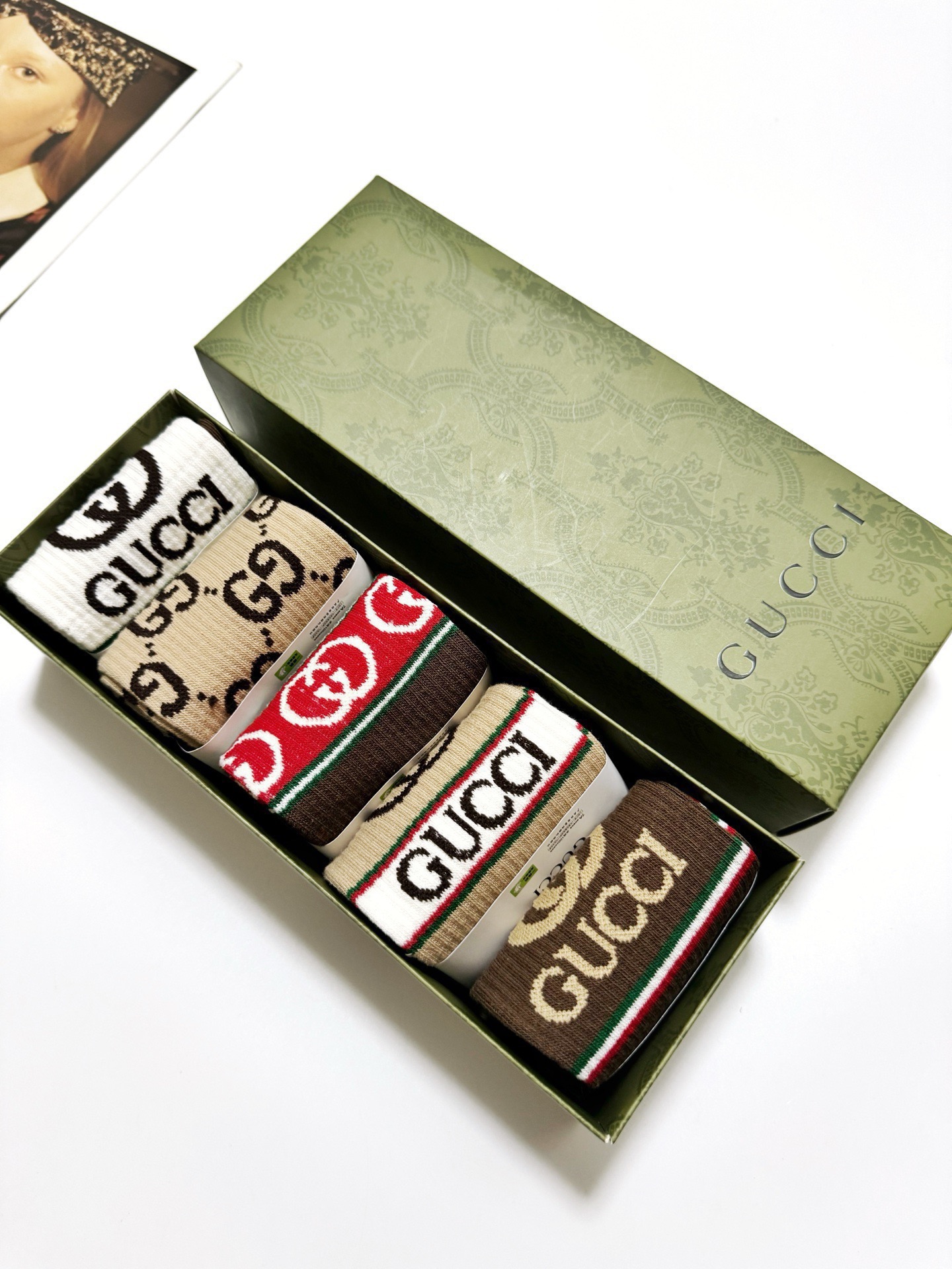 配包装🌟【一盒5 双】 🌟Gucci 古琦 经典字母logo 纯棉中筒袜 ，ins超火爆配色 ，纯棉面料
