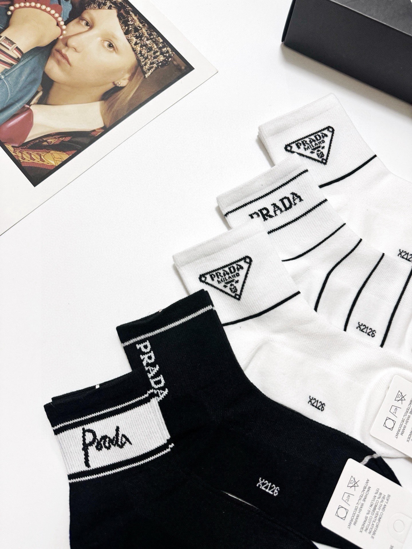 配包装🌟【一盒5 双】 🌟Prada 普拉达 经典字母logo 纯棉短筒袜 ，ins超火爆短袜，纯棉面料