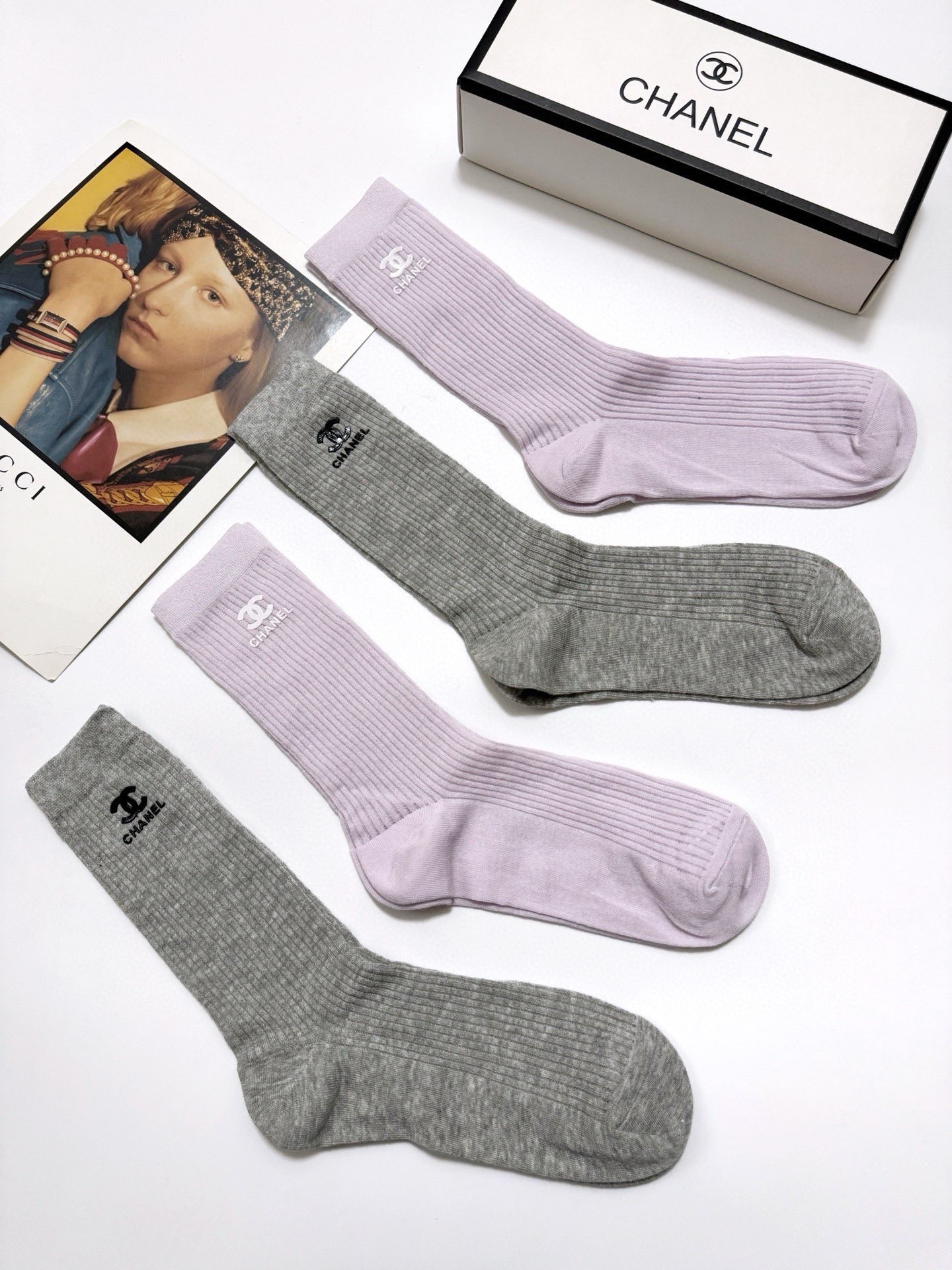 配包装🌟【一盒4 双】🌟Chanel 香奈儿 经典字母logo 超薄无骨中筒袜，纯棉 条纹小腿袜 堆堆袜