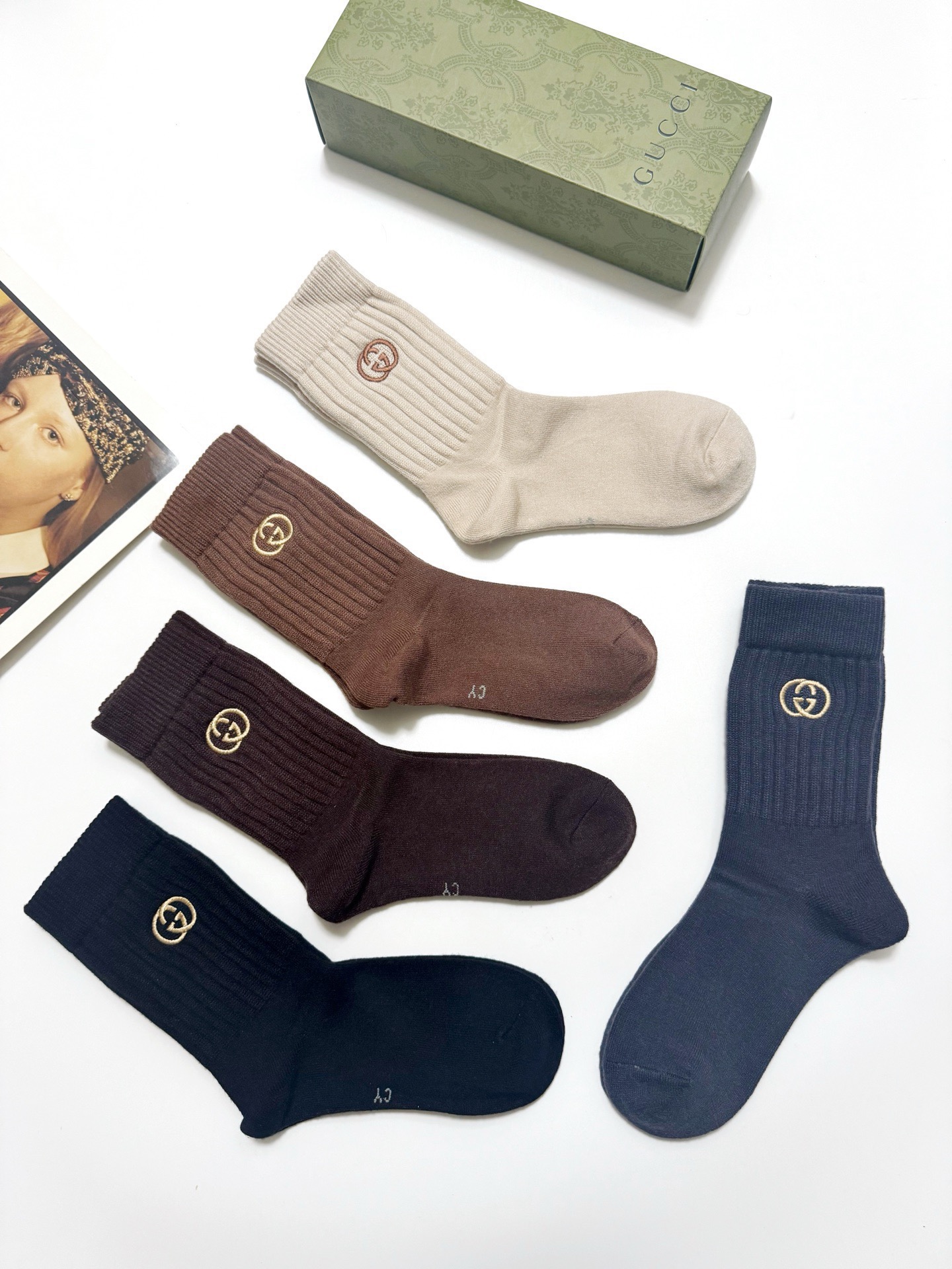 配包装🌟【一盒5 双】 🌟Gucci 古琦 经典刺绣字母logo 羊绒混纺中筒袜 ，软糯亲肤，ins超火