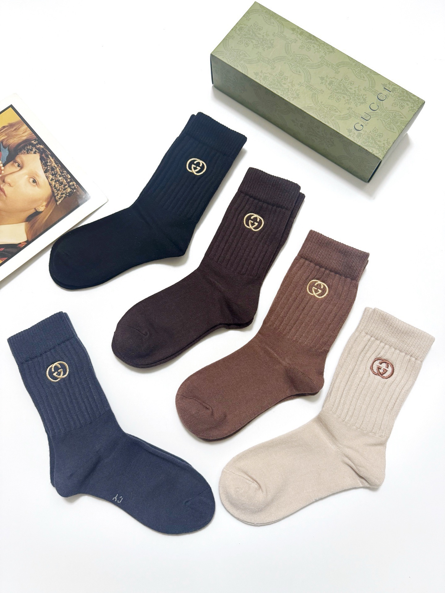 配包装🌟【一盒5 双】 🌟Gucci 古琦 经典刺绣字母logo 羊绒混纺中筒袜 ，软糯亲肤，ins超火
