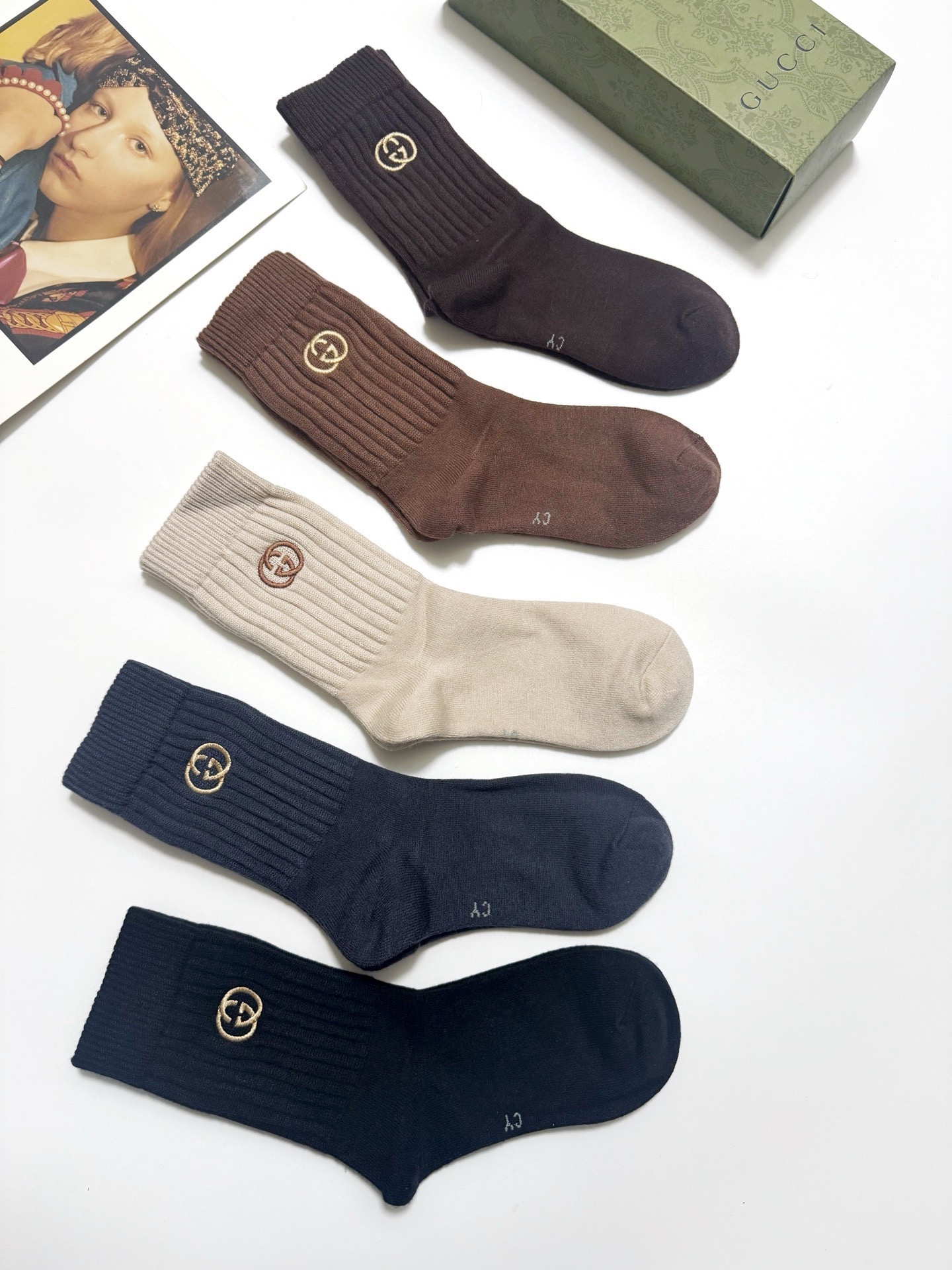 配包装🌟【一盒5 双】 🌟Gucci 古琦 经典刺绣字母logo 羊绒混纺中筒袜 ，软糯亲肤，ins超火