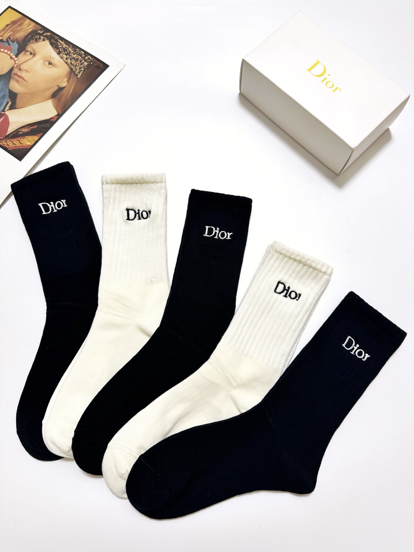 配包装🌟【一盒5 双】 🌟Dior 迪奥 经典刺绣字母logo 纯棉中筒袜 ，ins超火爆小腿袜，纯棉面