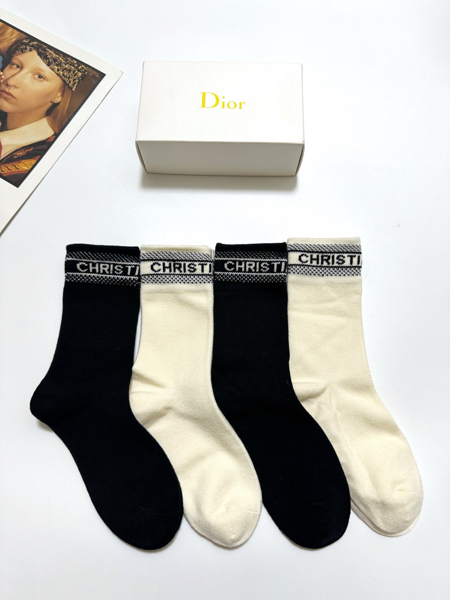 配包装🌟【一盒4 双】 🌟Dior 迪奥 经典字母logo 羊绒混纺 中筒袜 ，ins超火爆配色 ，超级