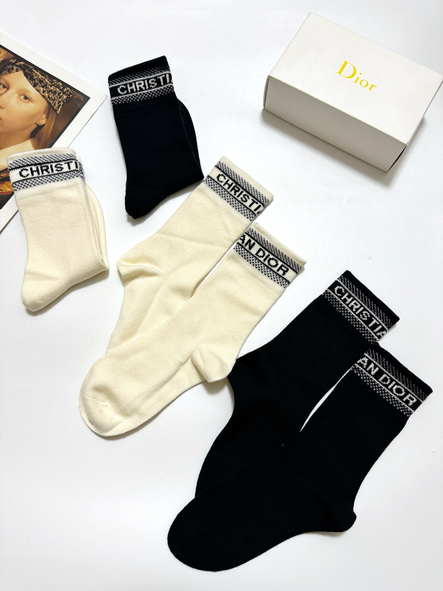 配包装🌟【一盒4 双】 🌟Dior 迪奥 经典字母logo 羊绒混纺 中筒袜 ，ins超火爆配色 ，超级