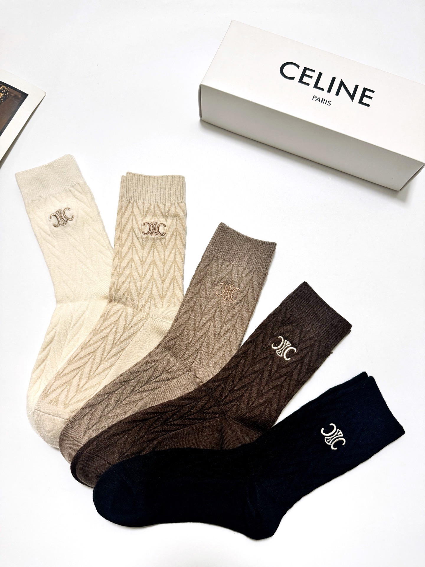 配包装🌟【一盒5 双】 🌟Celine 赛琳 经典字母logo 羊绒混纺 中筒袜 ，ins超火爆配色 ，