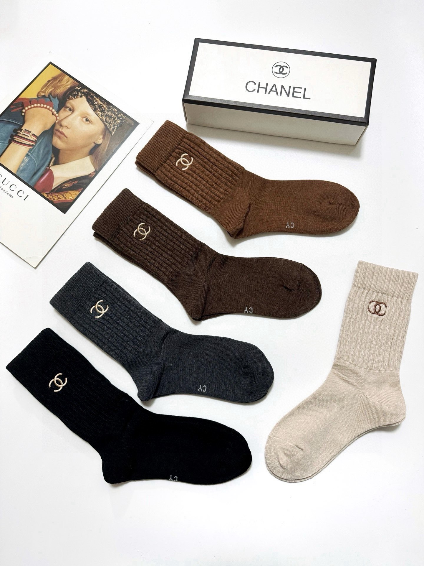 配包装🌟【一盒5 双】 🌟Chanel香奈儿 经典刺绣字母logo 羊绒混纺中筒袜 ，软糯亲肤，ins超