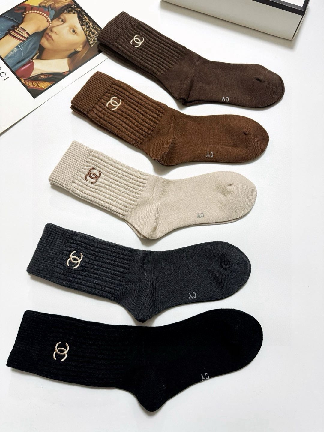 配包装🌟【一盒5 双】 🌟Chanel香奈儿 经典刺绣字母logo 羊绒混纺中筒袜 ，软糯亲肤，ins超