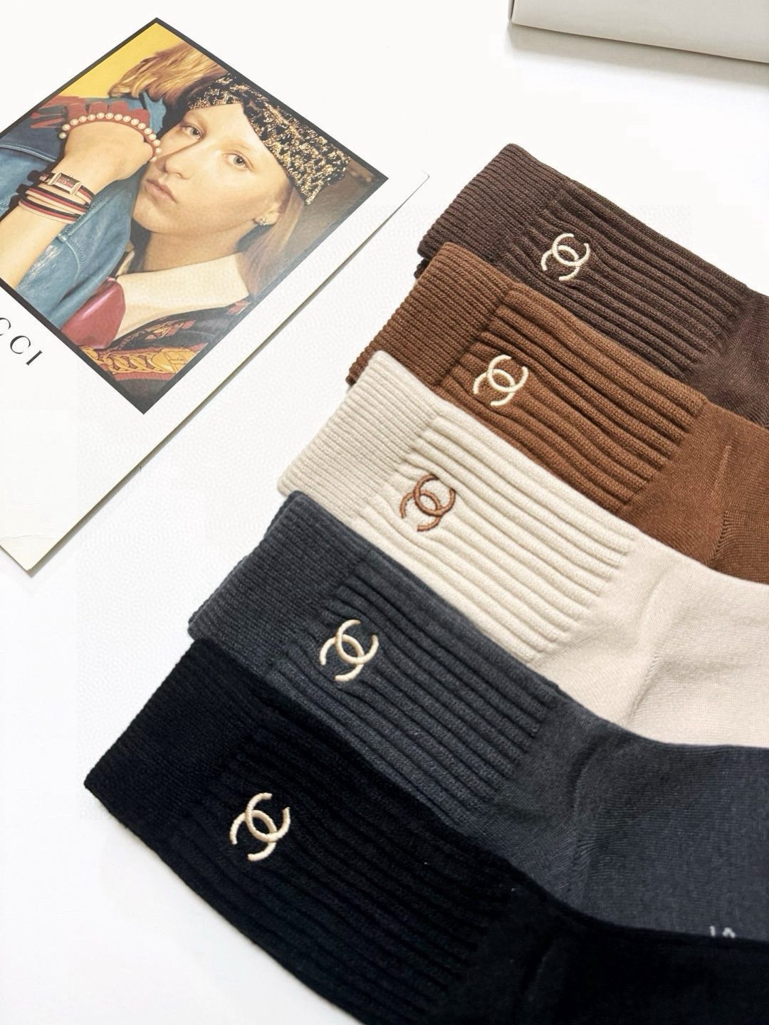 配包装🌟【一盒5 双】 🌟Chanel香奈儿 经典刺绣字母logo 羊绒混纺中筒袜 ，软糯亲肤，ins超