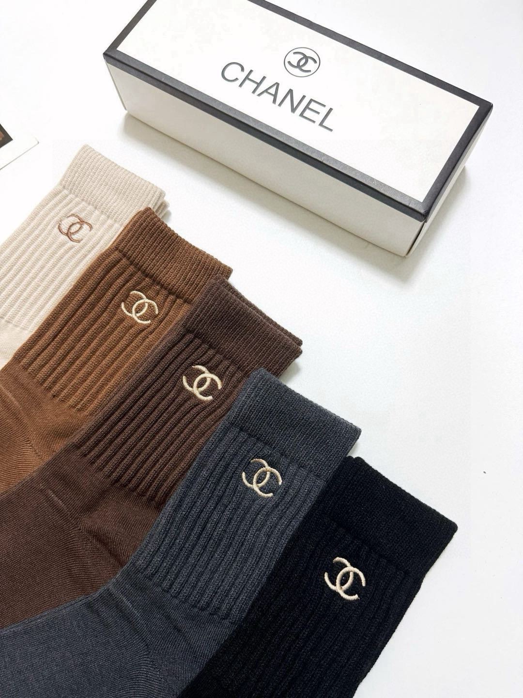 配包装🌟【一盒5 双】 🌟Chanel香奈儿 经典刺绣字母logo 羊绒混纺中筒袜 ，软糯亲肤，ins超