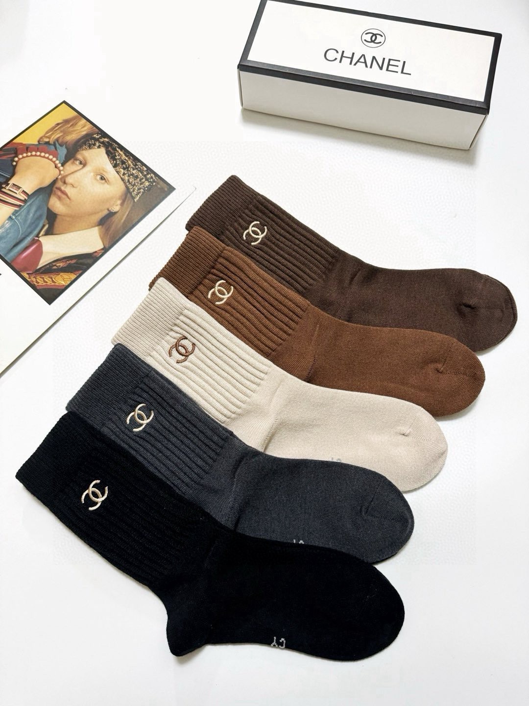 配包装🌟【一盒5 双】 🌟Chanel香奈儿 经典刺绣字母logo 羊绒混纺中筒袜 ，软糯亲肤，ins超