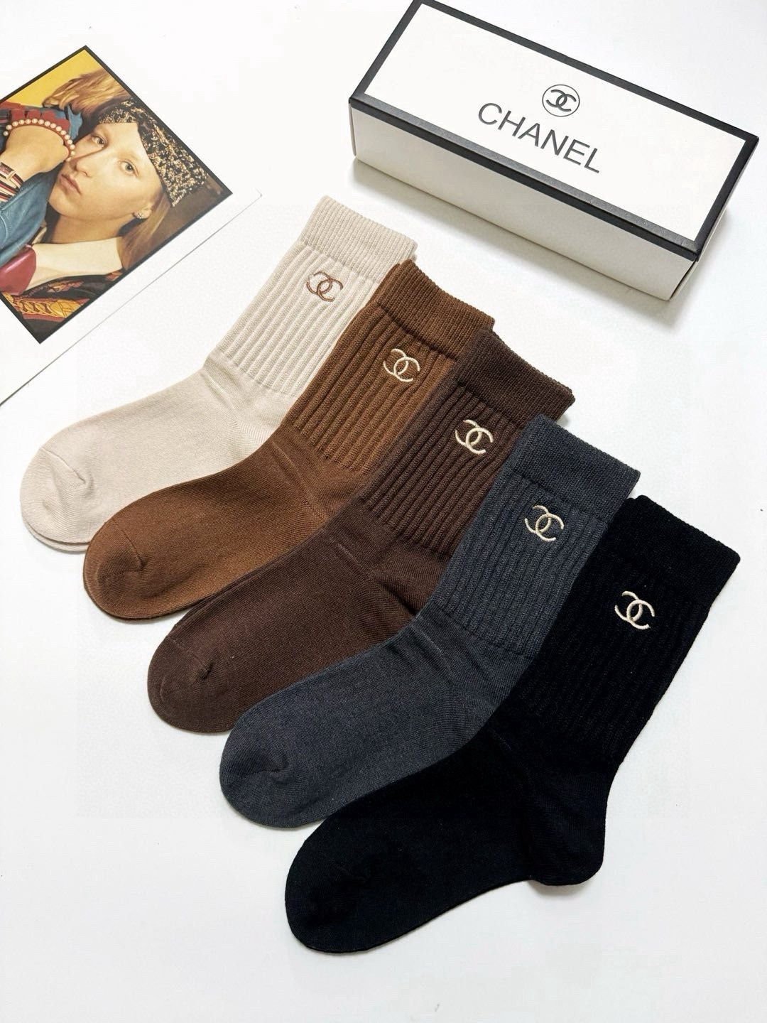 配包装🌟【一盒5 双】 🌟Chanel香奈儿 经典刺绣字母logo 羊绒混纺中筒袜 ，软糯亲肤，ins超