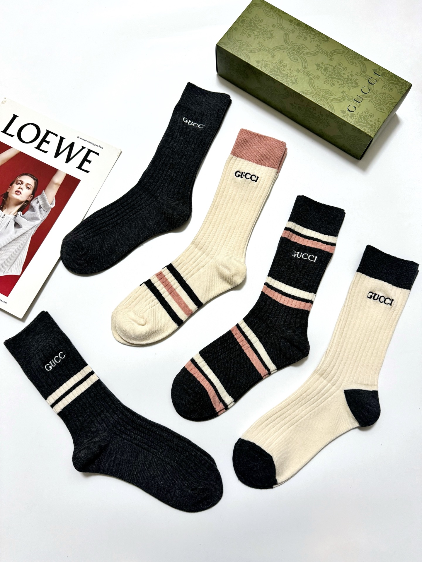 配包装🌟【一盒5 双】 🌟Gucci 古琦 经典刺绣字母logo 纯棉中筒袜 ，ins超火爆小腿袜，纯棉
