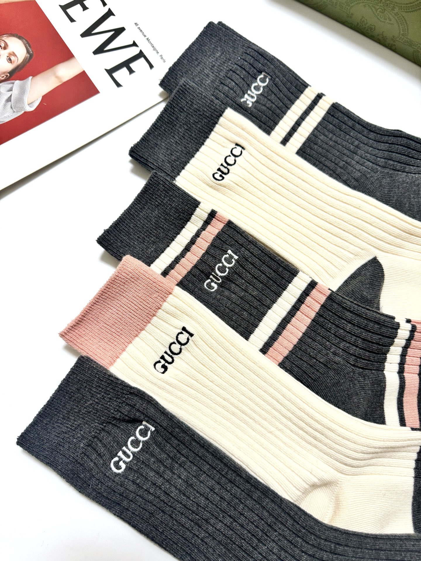 配包装🌟【一盒5 双】 🌟Gucci 古琦 经典刺绣字母logo 纯棉中筒袜 ，ins超火爆小腿袜，纯棉