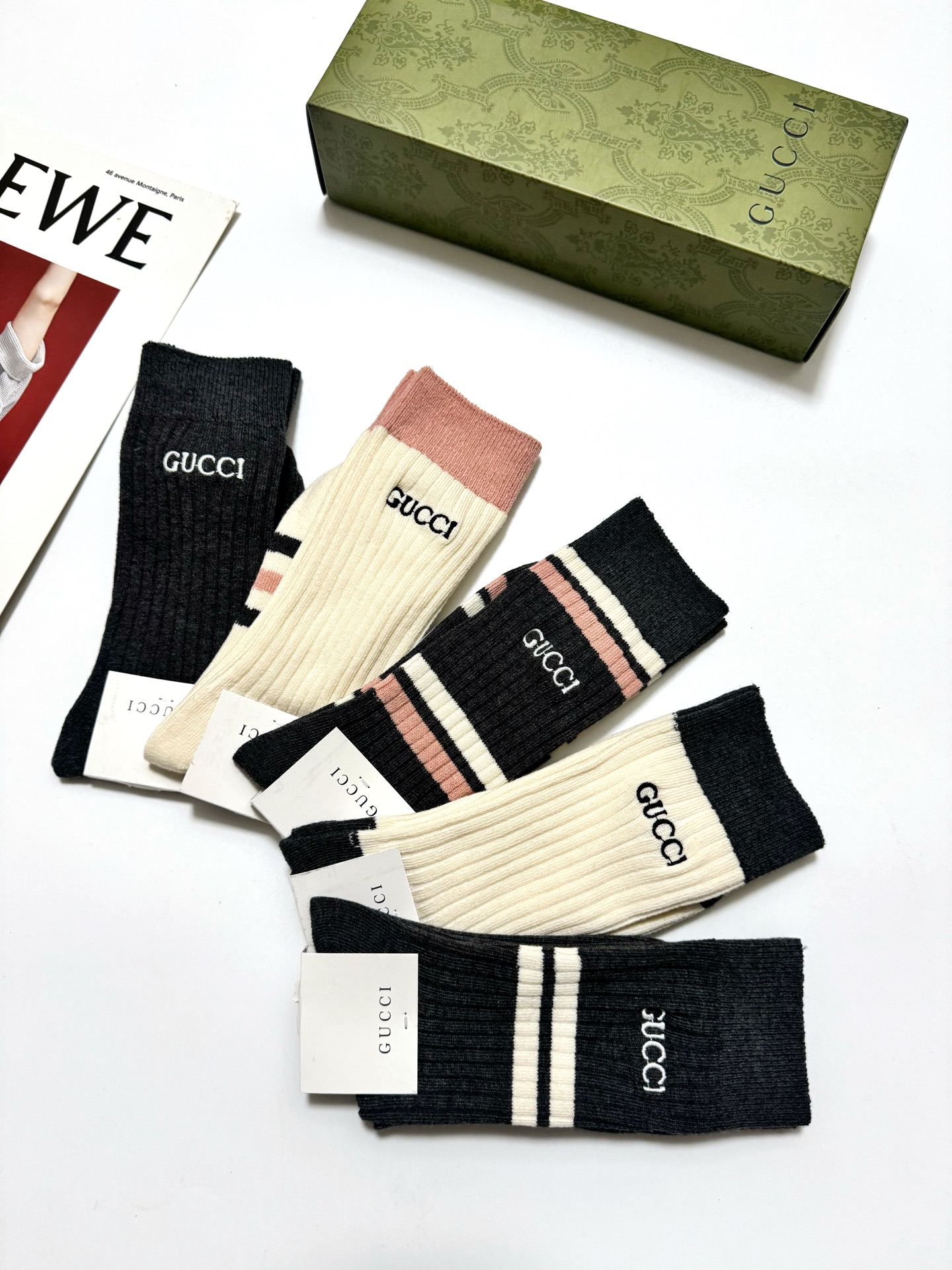 配包装🌟【一盒5 双】 🌟Gucci 古琦 经典刺绣字母logo 纯棉中筒袜 ，ins超火爆小腿袜，纯棉