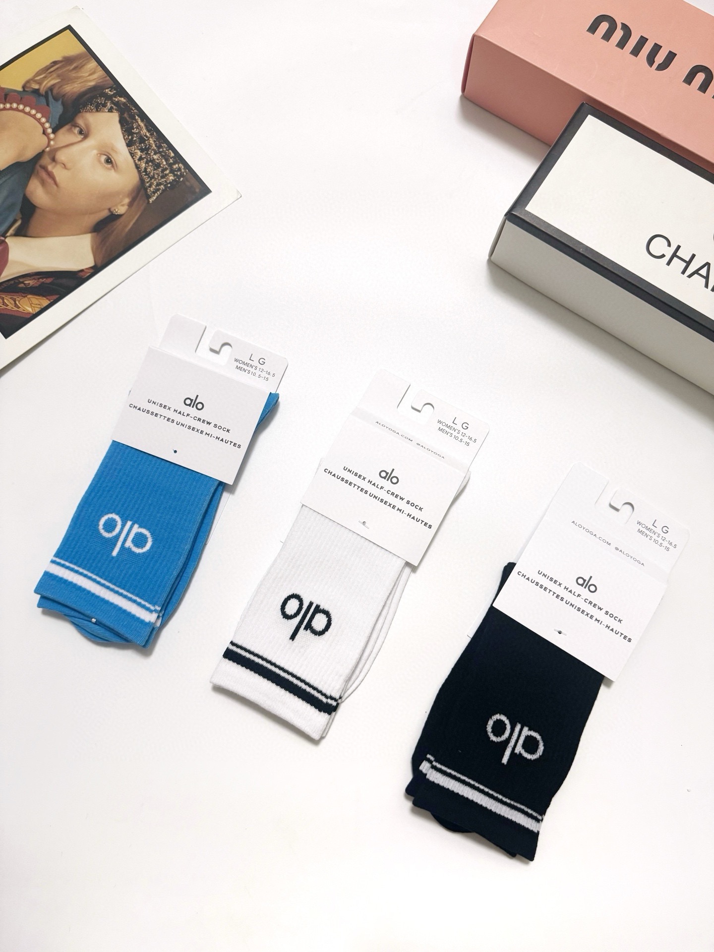 配包装🌟【一盒3双】 🌟 alo 经典字母logo 纯棉中筒袜 ，ins超火爆小腿短袜，纯棉面料，潮人必