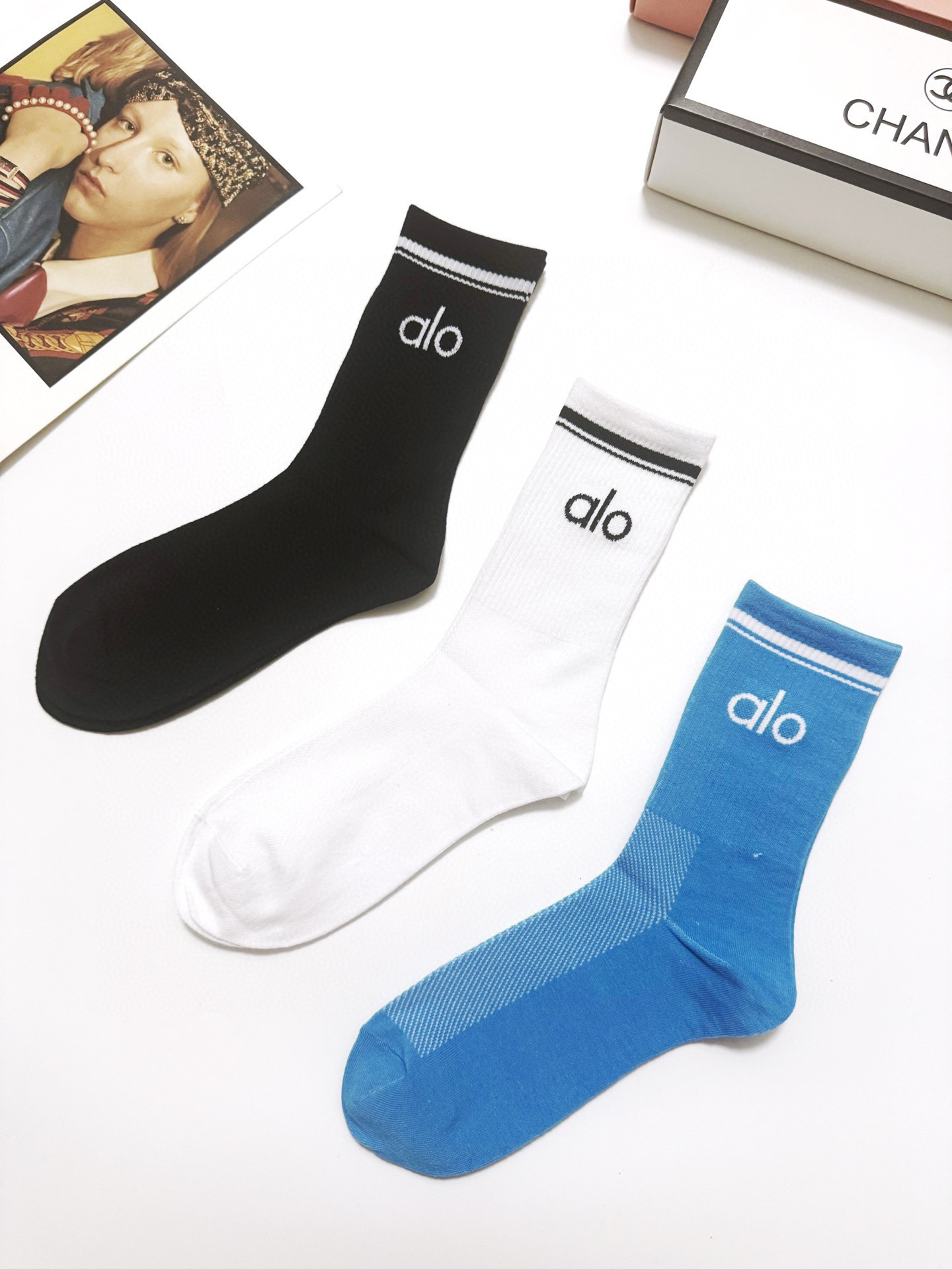 配包装🌟【一盒3双】 🌟 alo 经典字母logo 纯棉中筒袜 ，ins超火爆小腿短袜，纯棉面料，潮人必