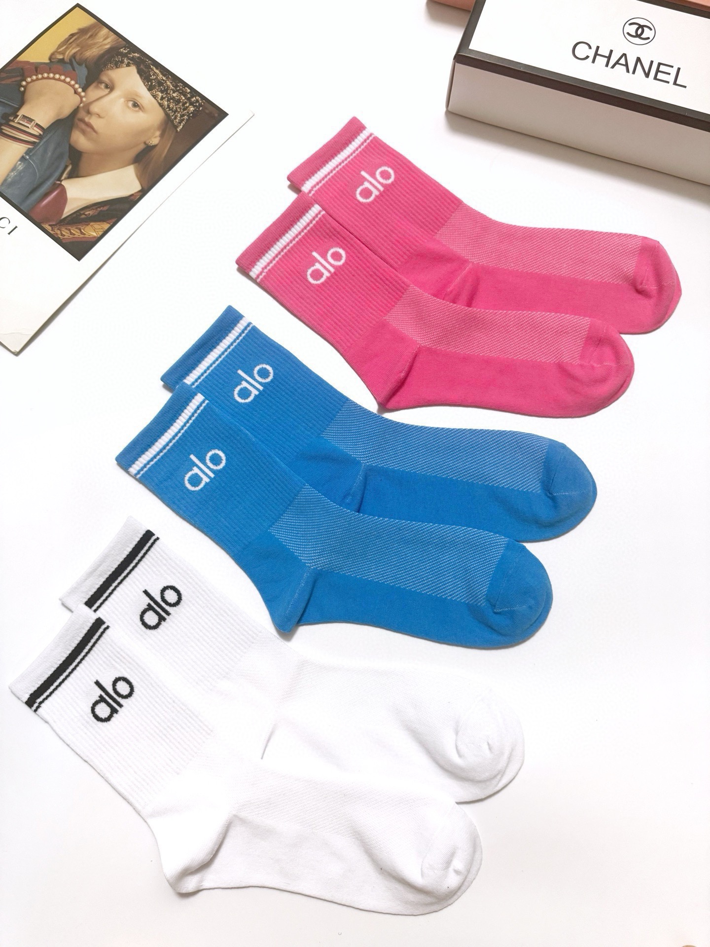 配包装🌟【一盒3双】 🌟 alo 经典字母logo 纯棉中筒袜 ，ins超火爆小腿短袜，纯棉面料，潮人必