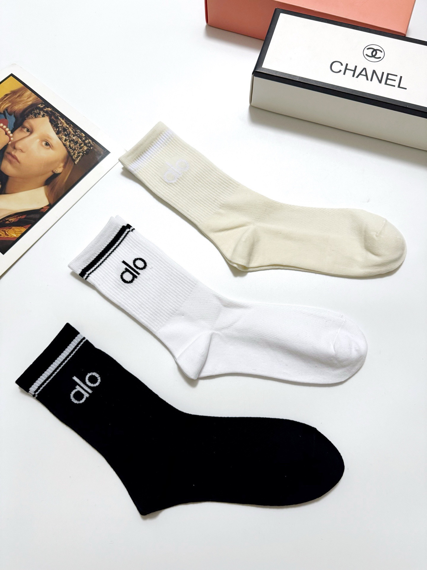 配包装🌟【一盒3双】 🌟 alo 经典字母logo 纯棉中筒袜 ，ins超火爆小腿短袜，纯棉面料，潮人必