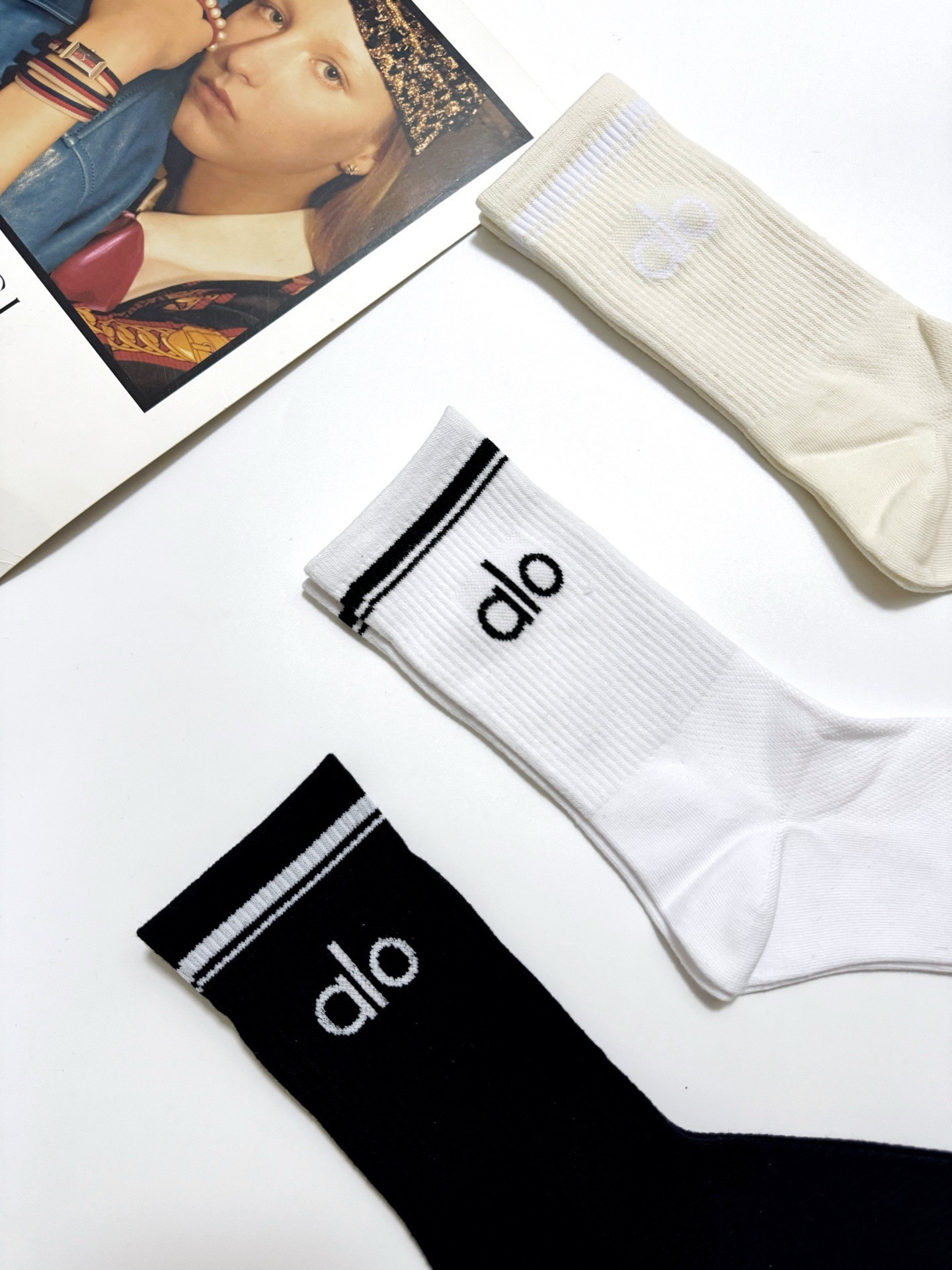 配包装🌟【一盒3双】 🌟 alo 经典字母logo 纯棉中筒袜 ，ins超火爆小腿短袜，纯棉面料，潮人必
