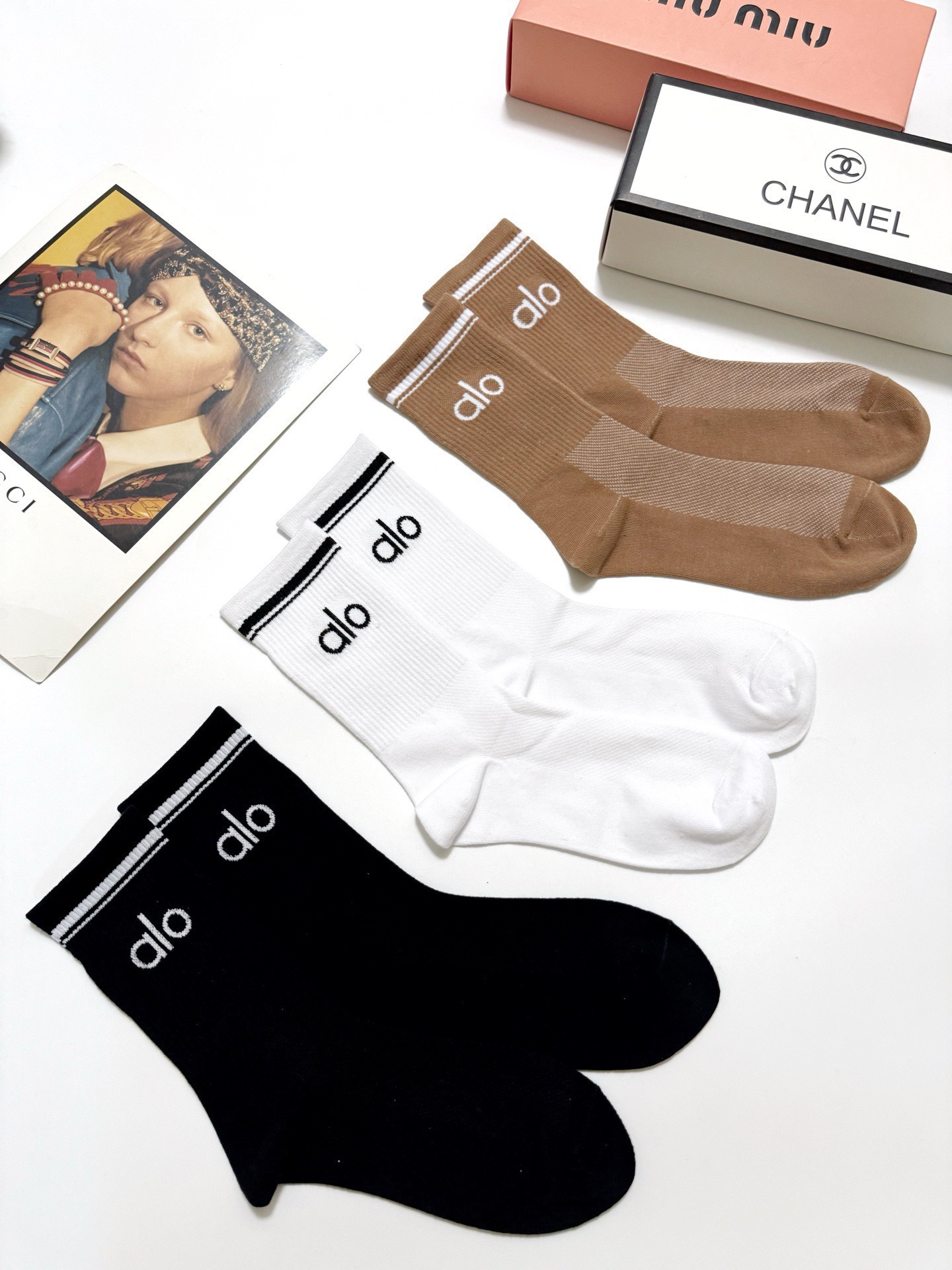 配包装🌟【一盒3双】 🌟 alo 经典字母logo 纯棉中筒袜 ，ins超火爆小腿短袜，纯棉面料，潮人必