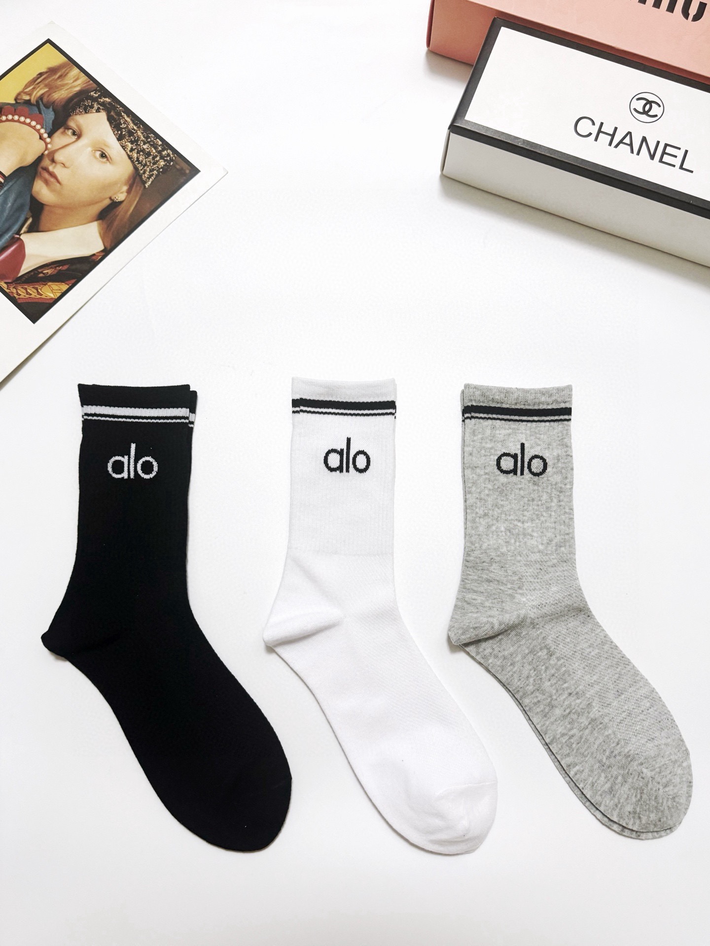 配包装🌟【一盒3双】 🌟 alo 经典字母logo 纯棉中筒袜 ，ins超火爆小腿短袜，纯棉面料，潮人必