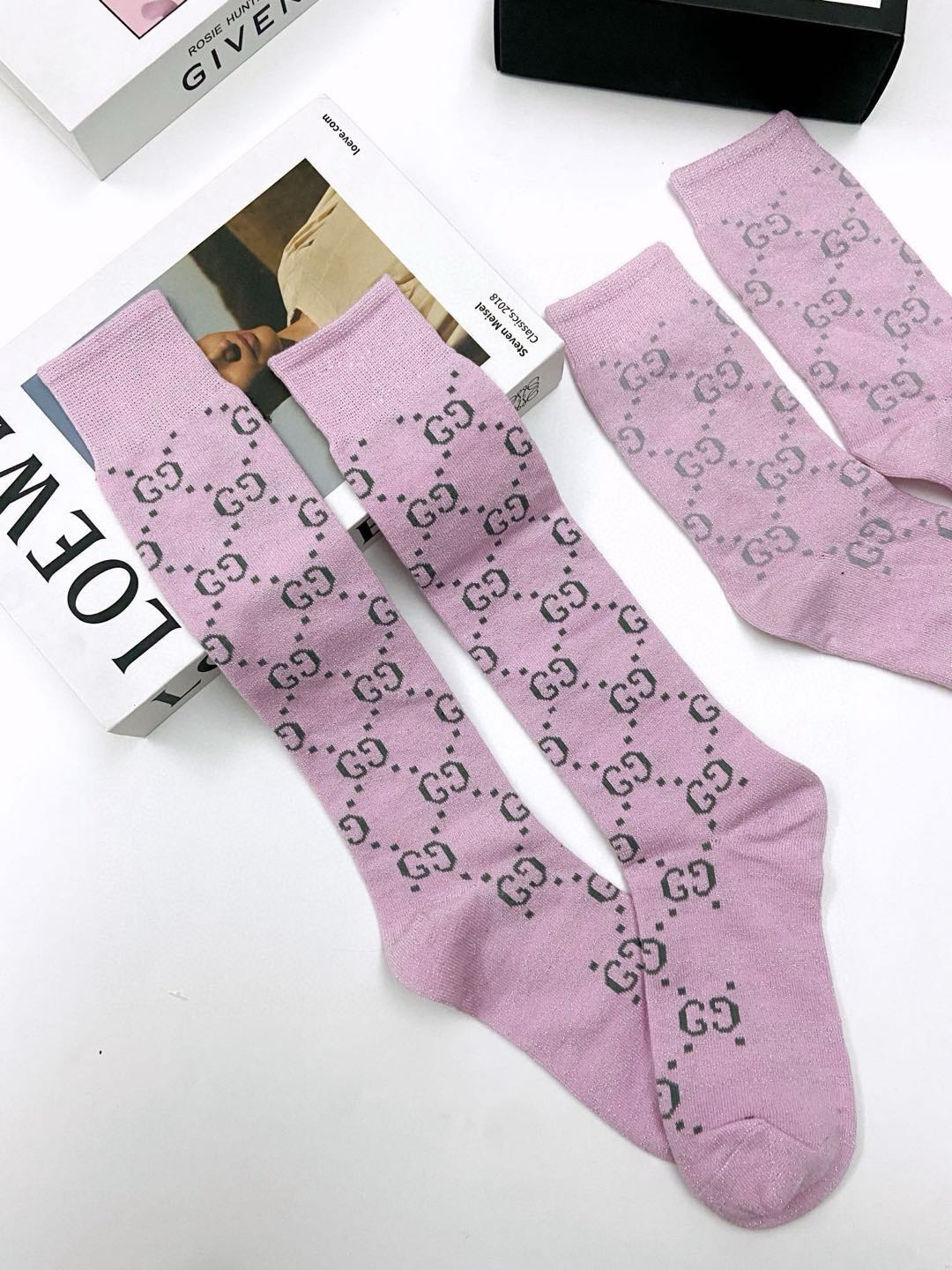 配包装🌟【一盒2 双】🌟Gucci 古奇 爆款金银丝长筒袜 中筒袜，超级火爆小腿袜🔥双针针织混纺金银丝材