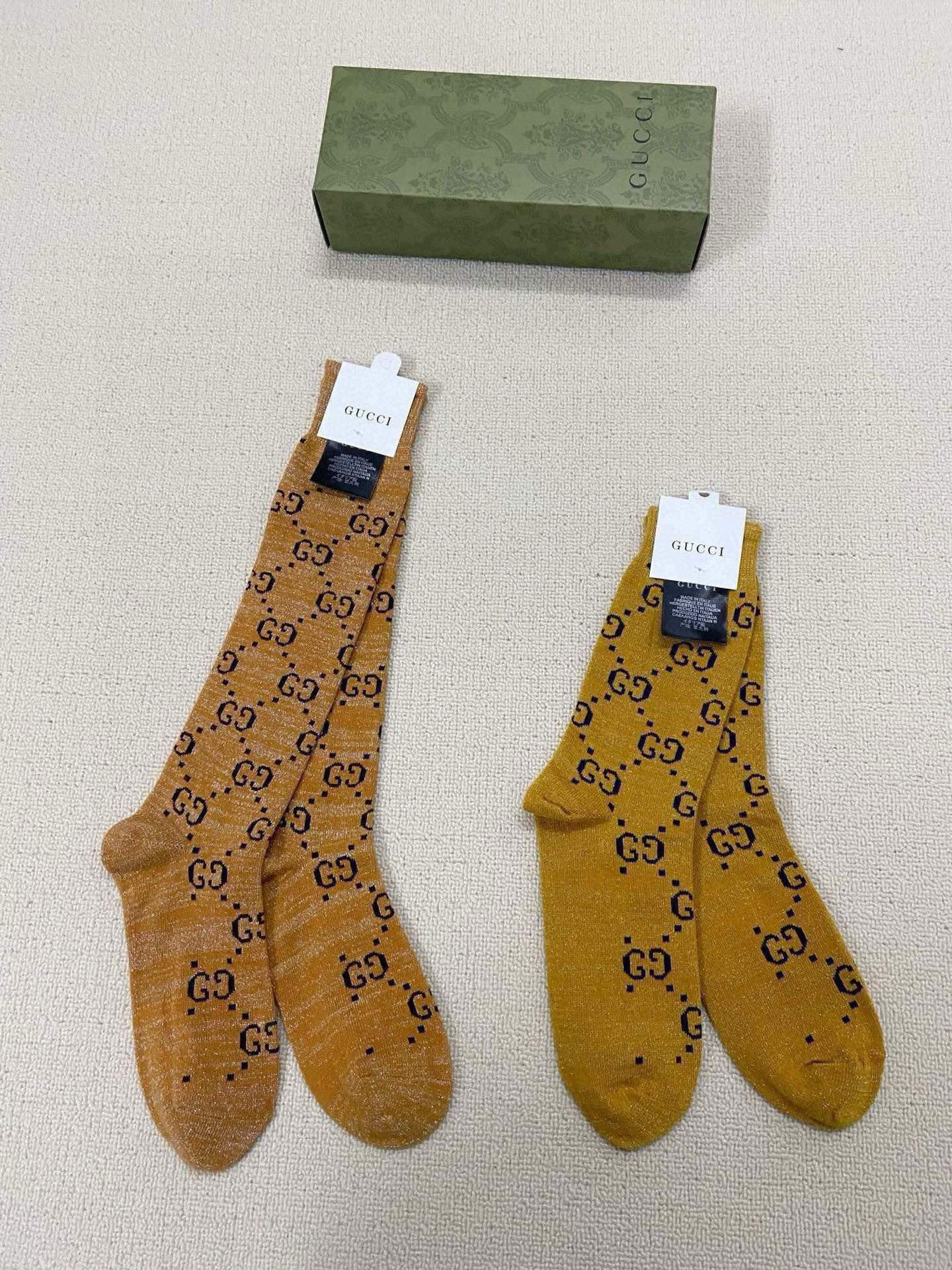 配包装🌟【一盒2 双】🌟Gucci 古奇 爆款金银丝长筒袜 中筒袜，超级火爆小腿袜🔥双针针织混纺金银丝材