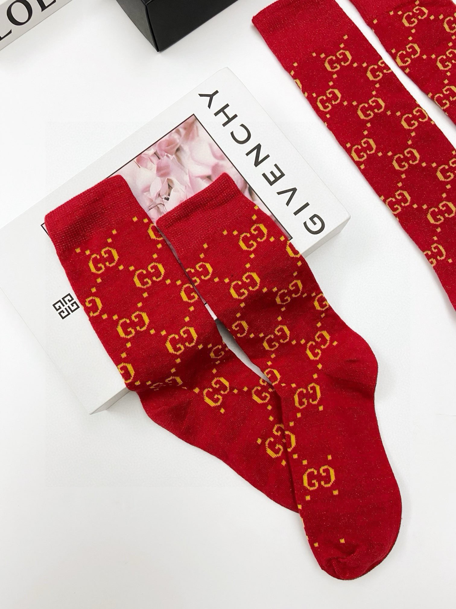 配包装🌟【一盒2 双】🌟Gucci 古奇 爆款金银丝长筒袜 中筒袜，超级火爆小腿袜🔥双针针织混纺金银丝材