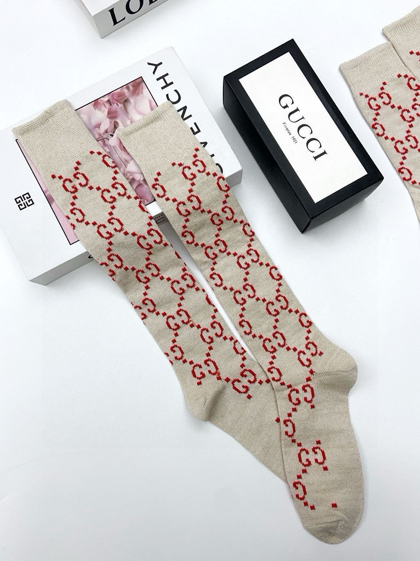 配包装🌟【一盒2 双】🌟Gucci 古奇 爆款金银丝长筒袜 中筒袜，超级火爆小腿袜🔥双针针织混纺金银丝材