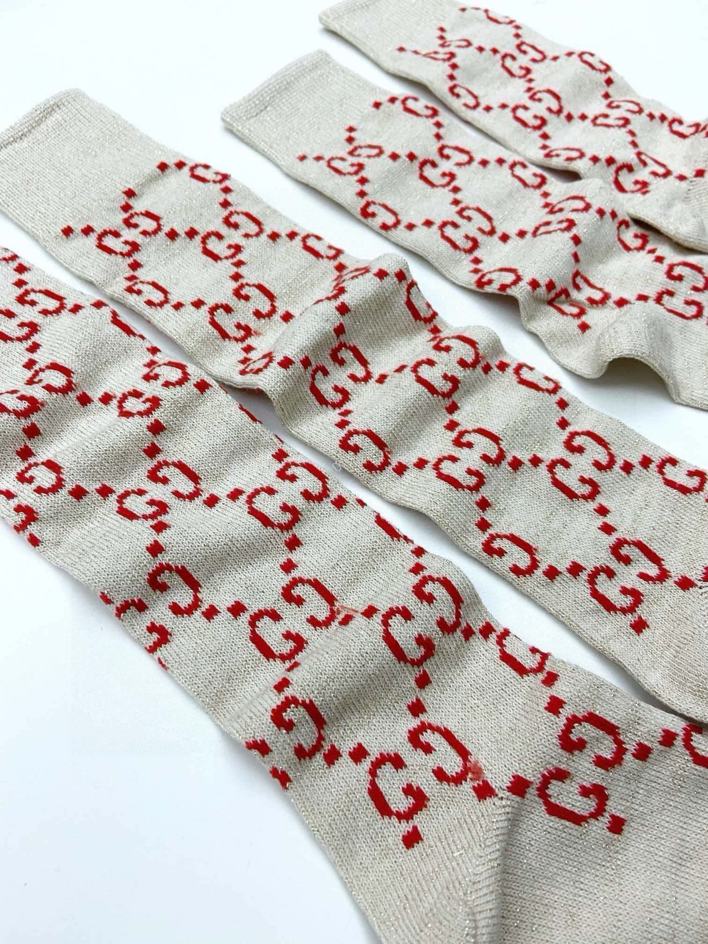 配包装🌟【一盒2 双】🌟Gucci 古奇 爆款金银丝长筒袜 中筒袜，超级火爆小腿袜🔥双针针织混纺金银丝材