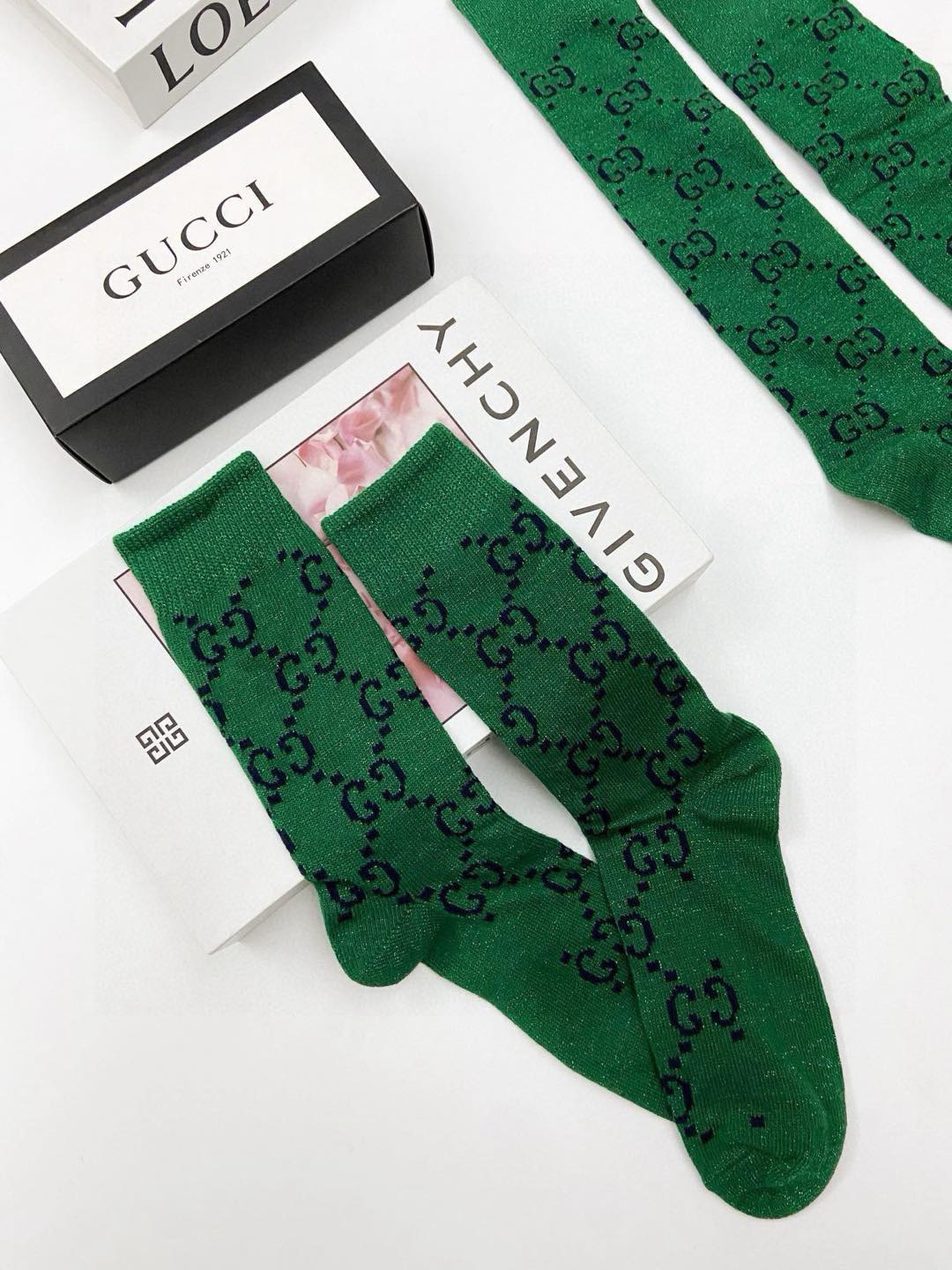 配包装🌟【一盒2 双】🌟Gucci 古奇 爆款金银丝长筒袜 中筒袜，超级火爆小腿袜🔥双针针织混纺金银丝材