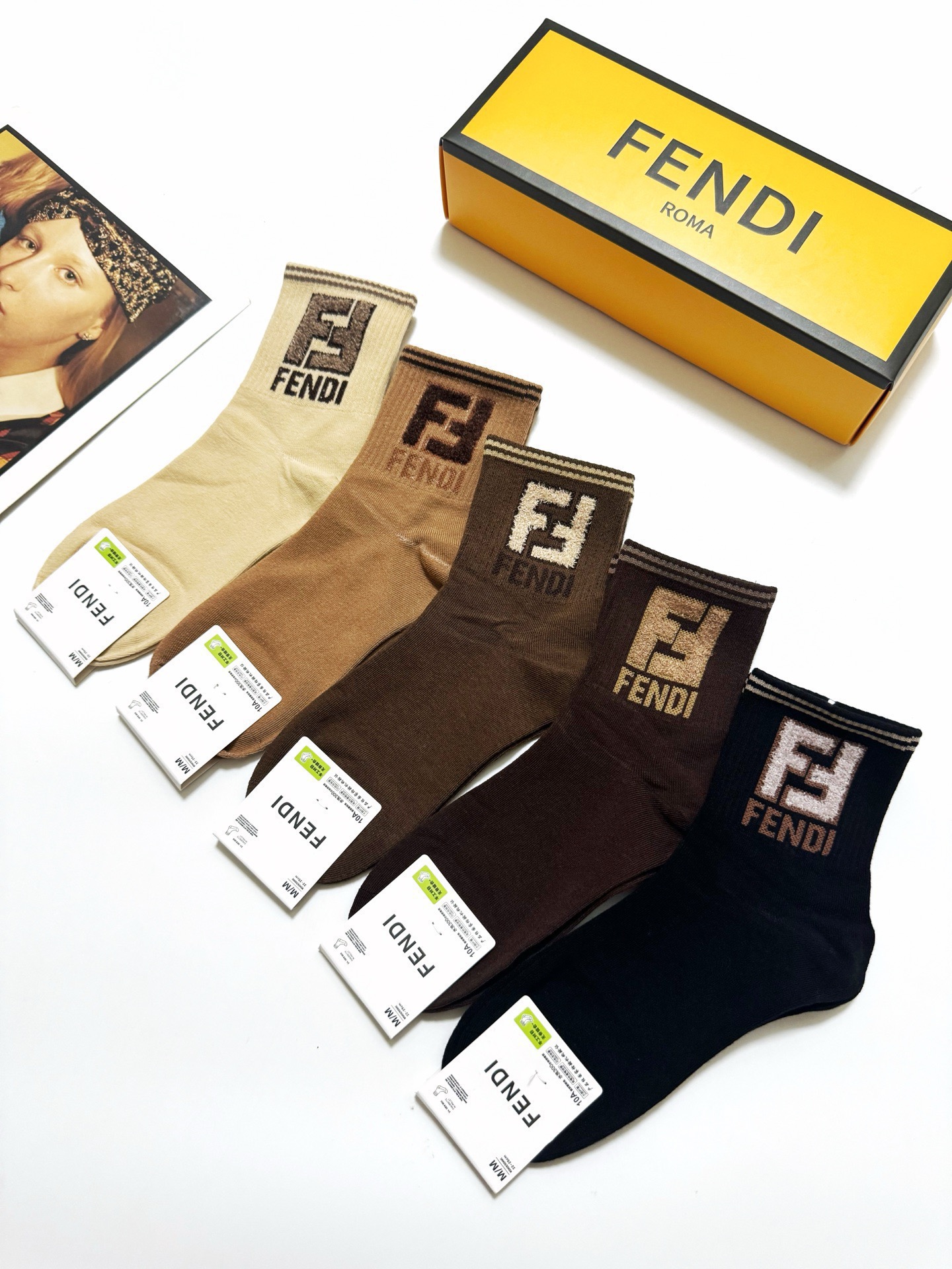 配包装🌟【一盒5 双】🌟Fendi 芬迪 经典字母 logo短袜 ！纯棉面料软糯亲肤！🌟ins爆款！专柜