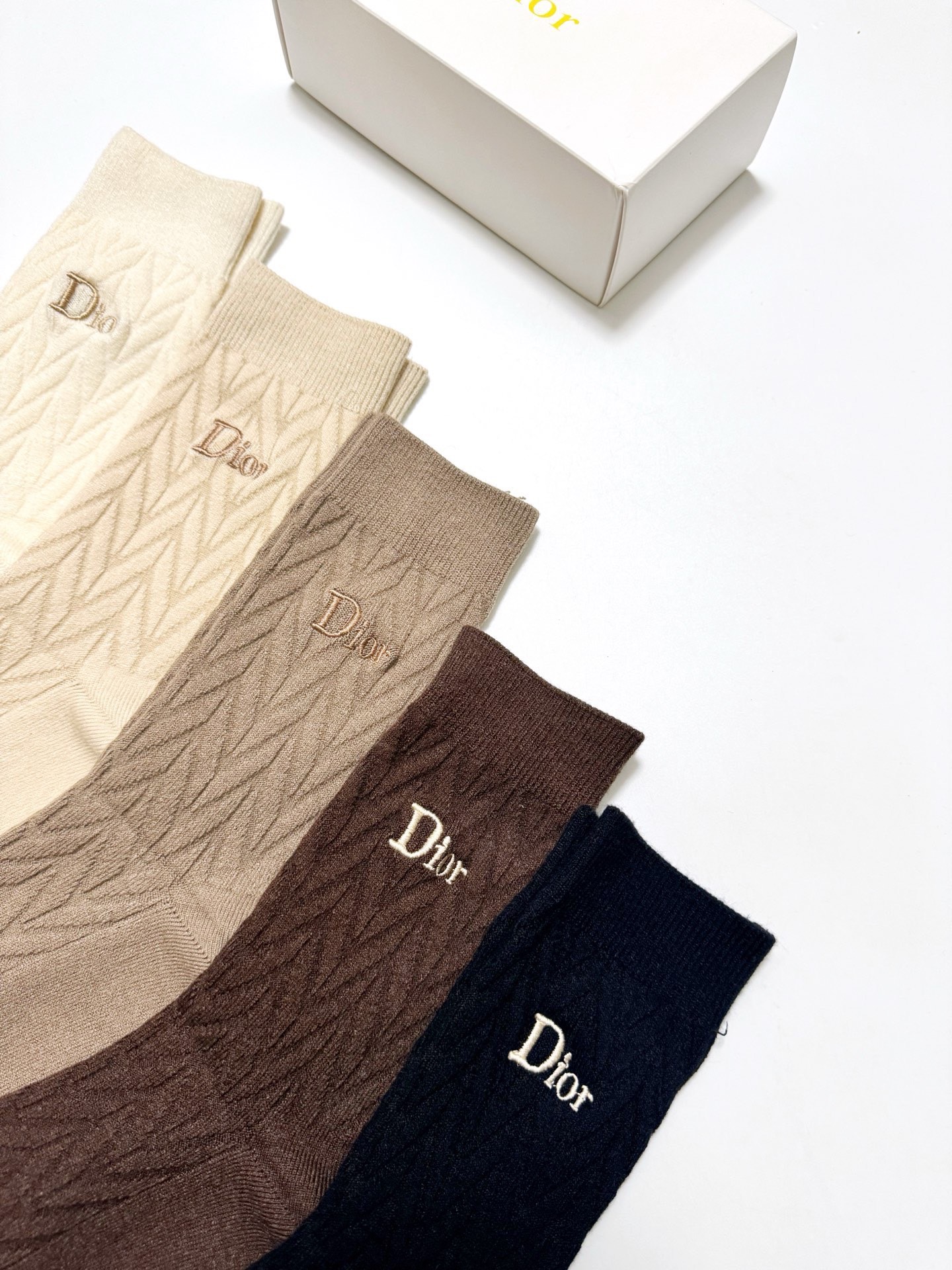 配包装🌟【一盒5 双】 🌟Dior 迪奥 经典字母logo 羊绒混纺 中筒袜 ，ins超火爆配色 ，超级
