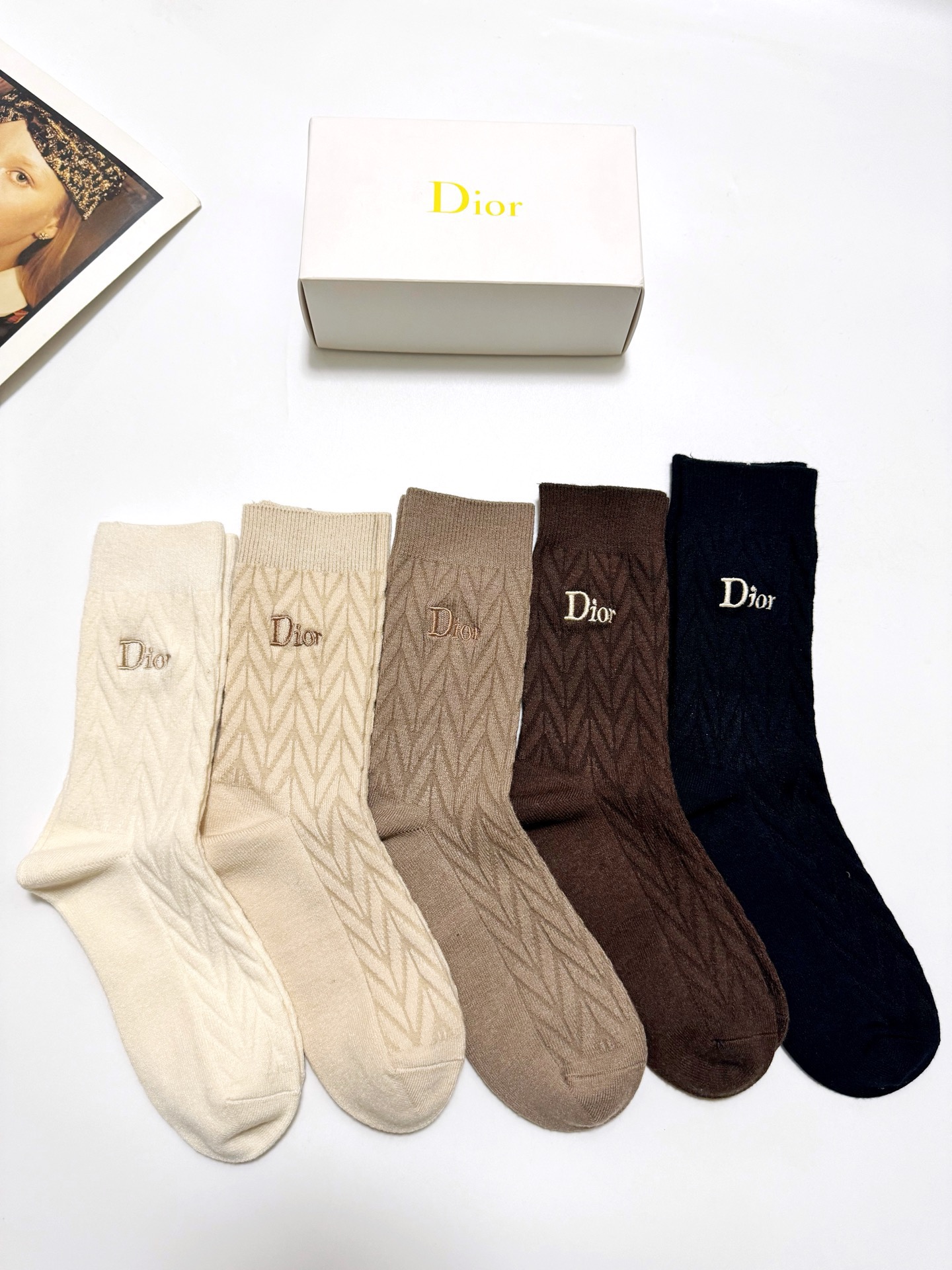 配包装🌟【一盒5 双】 🌟Dior 迪奥 经典字母logo 羊绒混纺 中筒袜 ，ins超火爆配色 ，超级